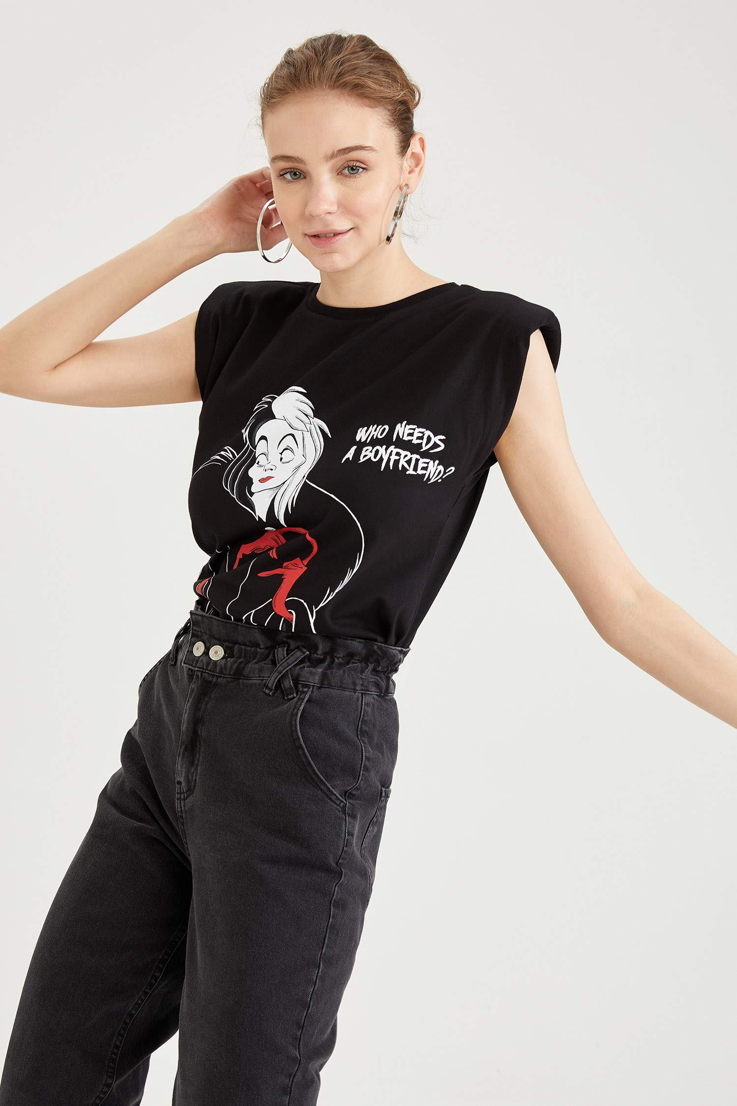 Disney Cruella Lisanslı Bisiklet Yaka Relax Fit Tişört