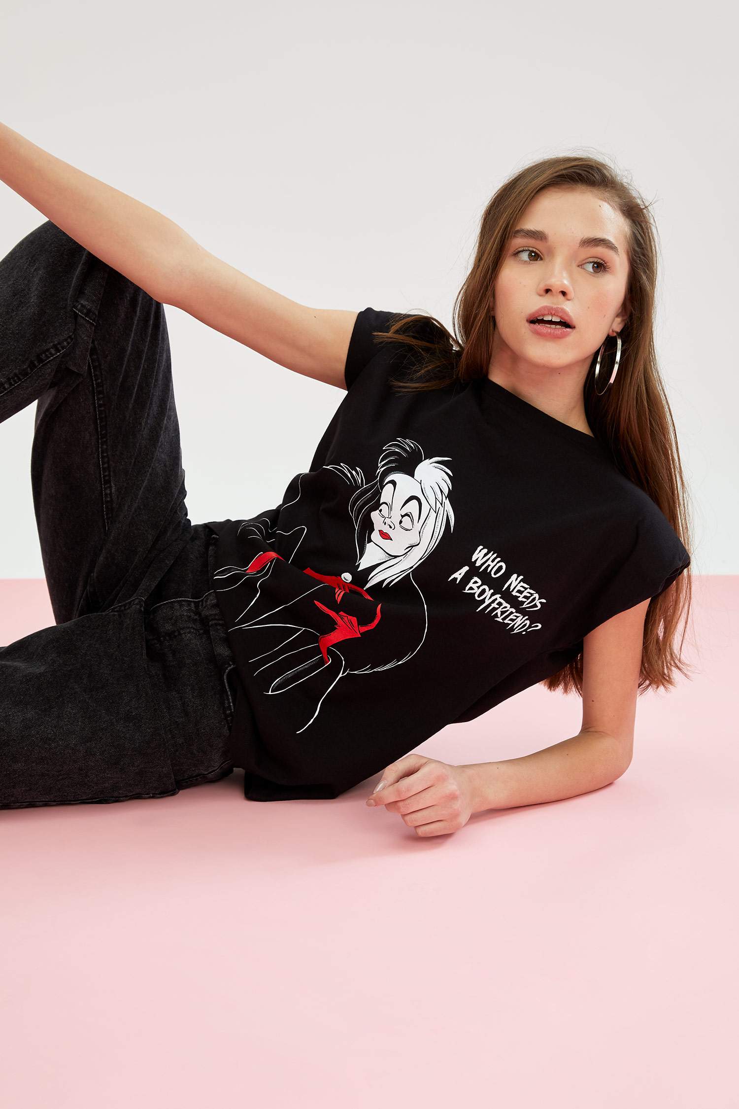 Disney Cruella Lisanslı Bisiklet Yaka Relax Fit Tişört