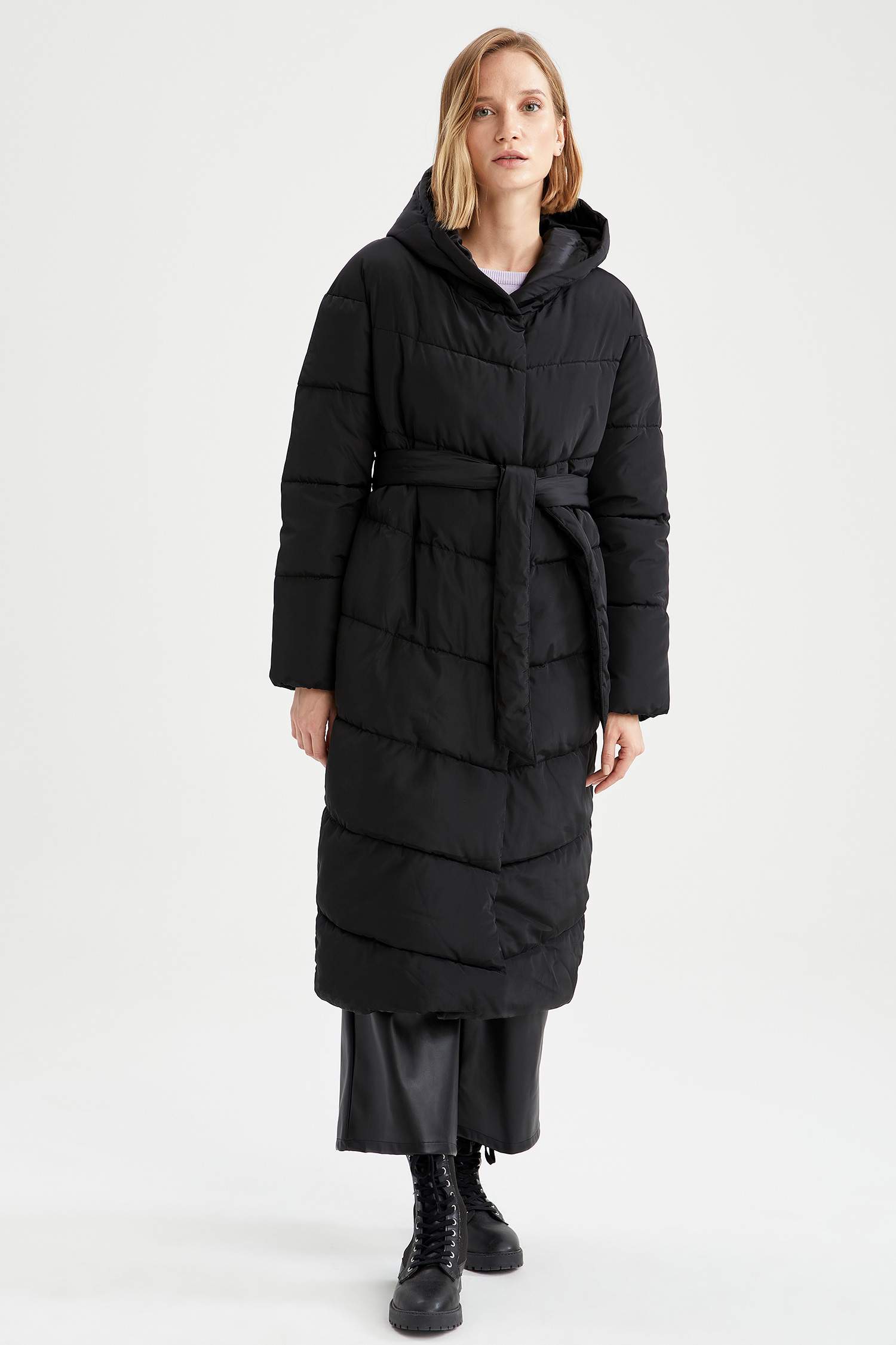 Defacto Regular Fit Kapüşonlu Kuşaklı Isı Yalıtımlı Warmtech Su Geçirmez Uzun Şişme Mont Parka. 3 Defacto Regular Fit Kapüşonlu Kuşaklı Isı Yalıtımlı Warmtech Su Geçirmez Uzun Şişme Mont Parka. 3