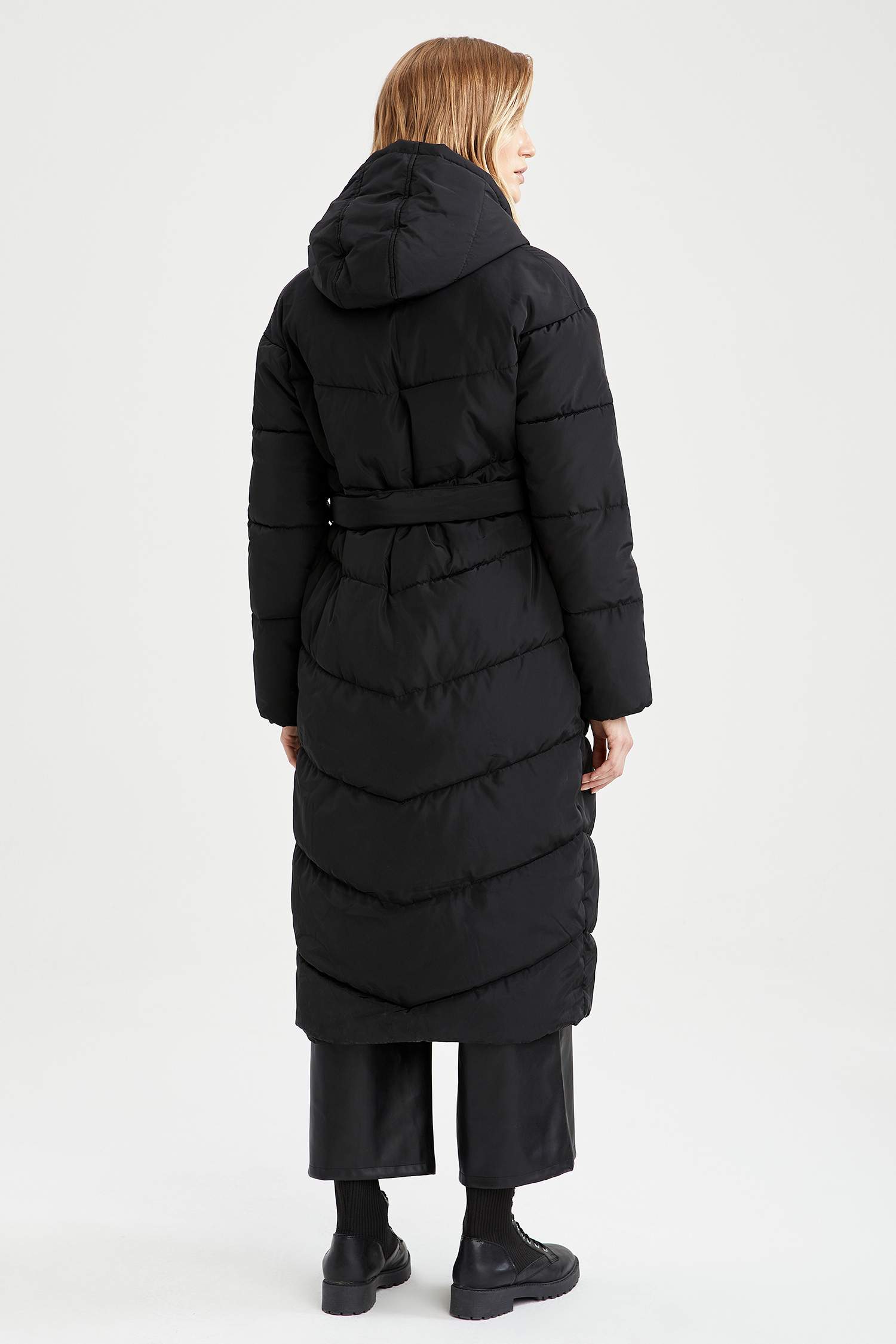 Defacto Regular Fit Kapüşonlu Kuşaklı Isı Yalıtımlı Warmtech Su Geçirmez Uzun Şişme Mont Parka. 4 Defacto Regular Fit Kapüşonlu Kuşaklı Isı Yalıtımlı Warmtech Su Geçirmez Uzun Şişme Mont Parka. 4