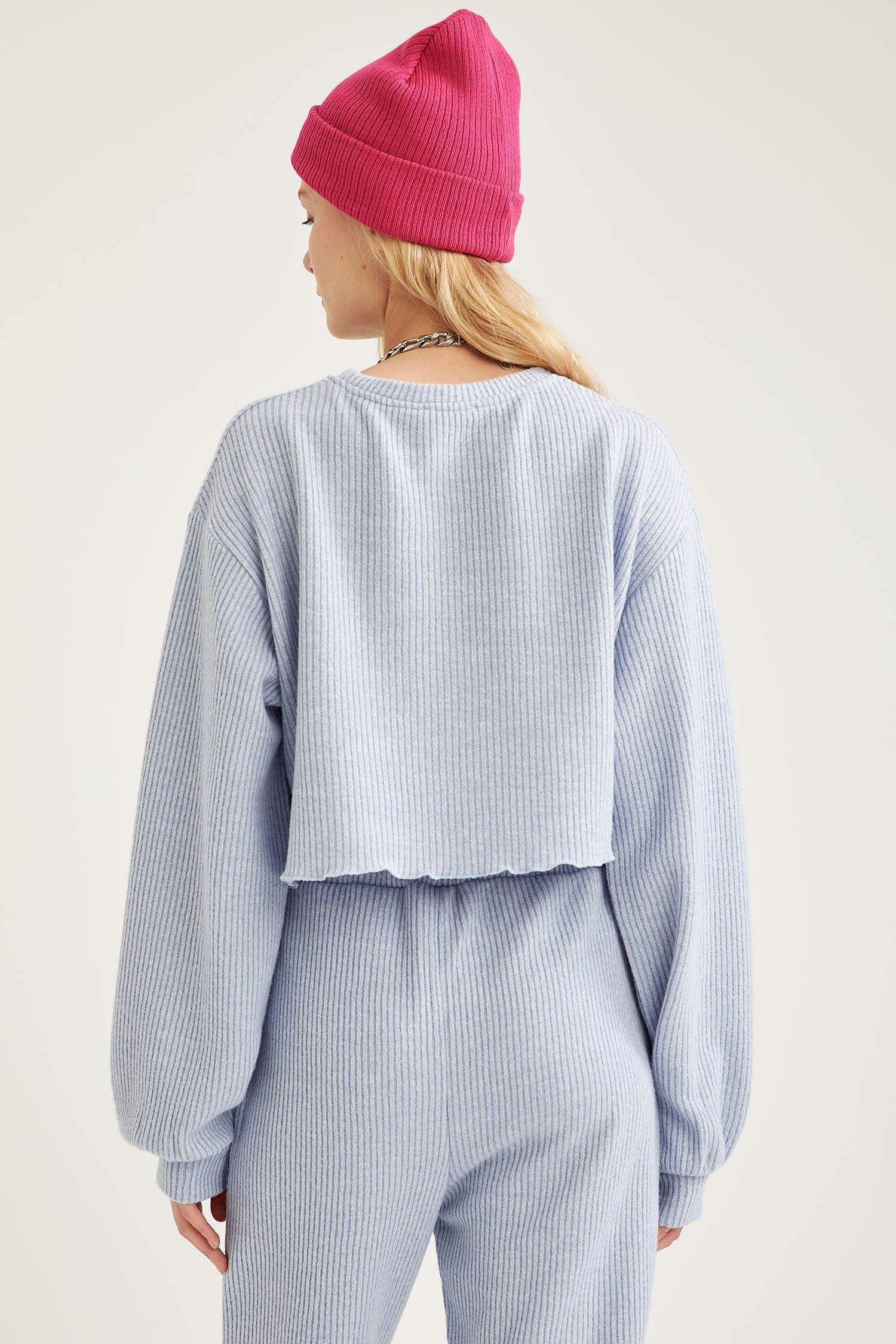 Oversize Fit Crop Sweatshirt