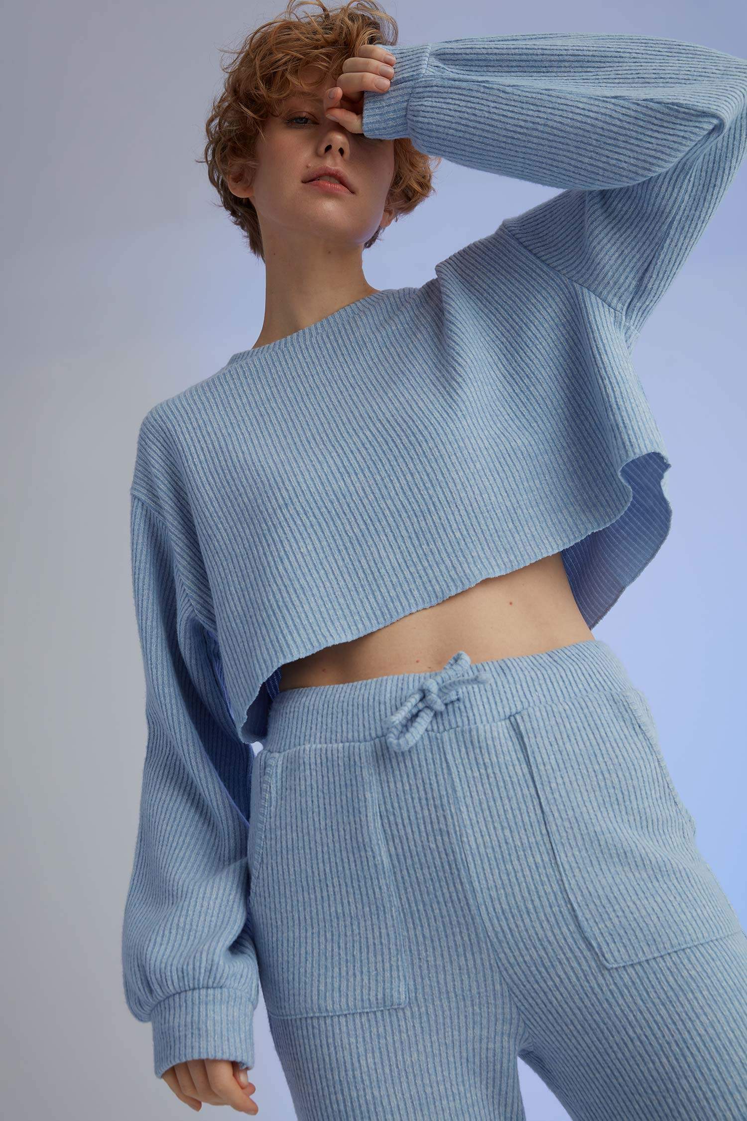 Oversize Fit Crop Sweatshirt