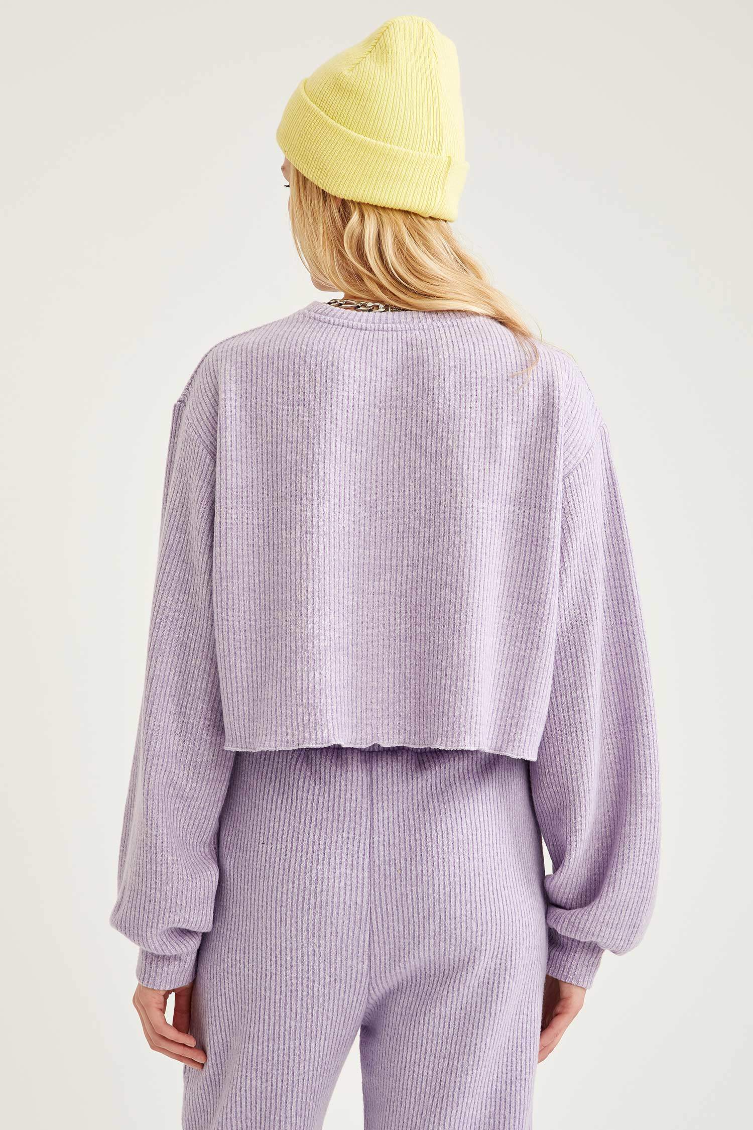 Oversize Fit Crop Sweatshirt