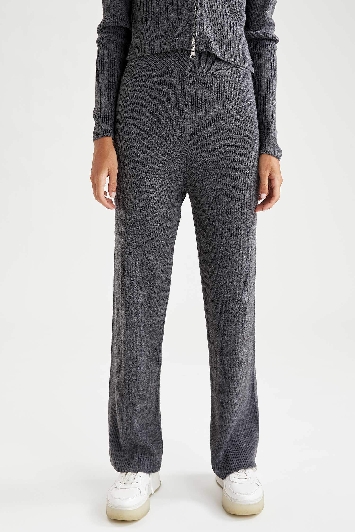 Relax Fit Geniş Paça Triko Pantolon