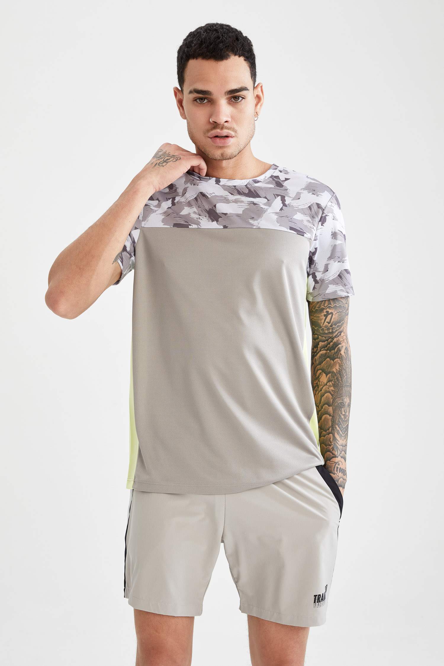 Slim Fit Bisiklet Yaka Kısa Kollu Teknik Kumaşlı Spor Tişört