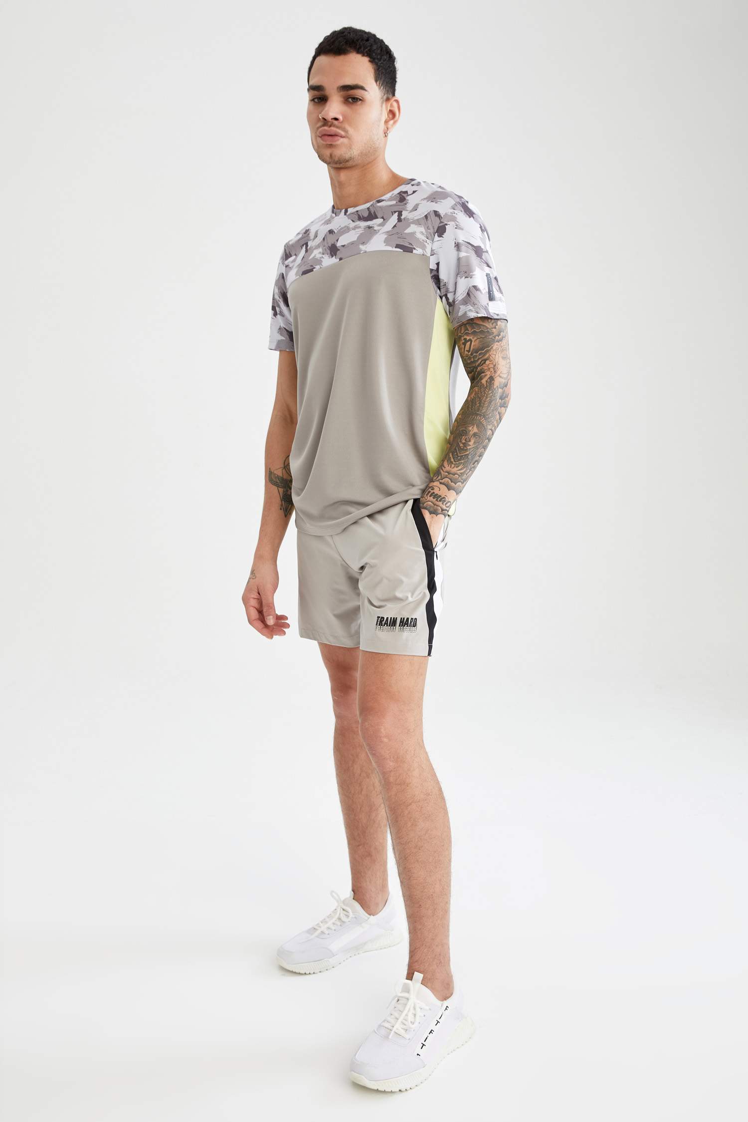 Slim Fit Bisiklet Yaka Kısa Kollu Teknik Kumaşlı Spor Tişört