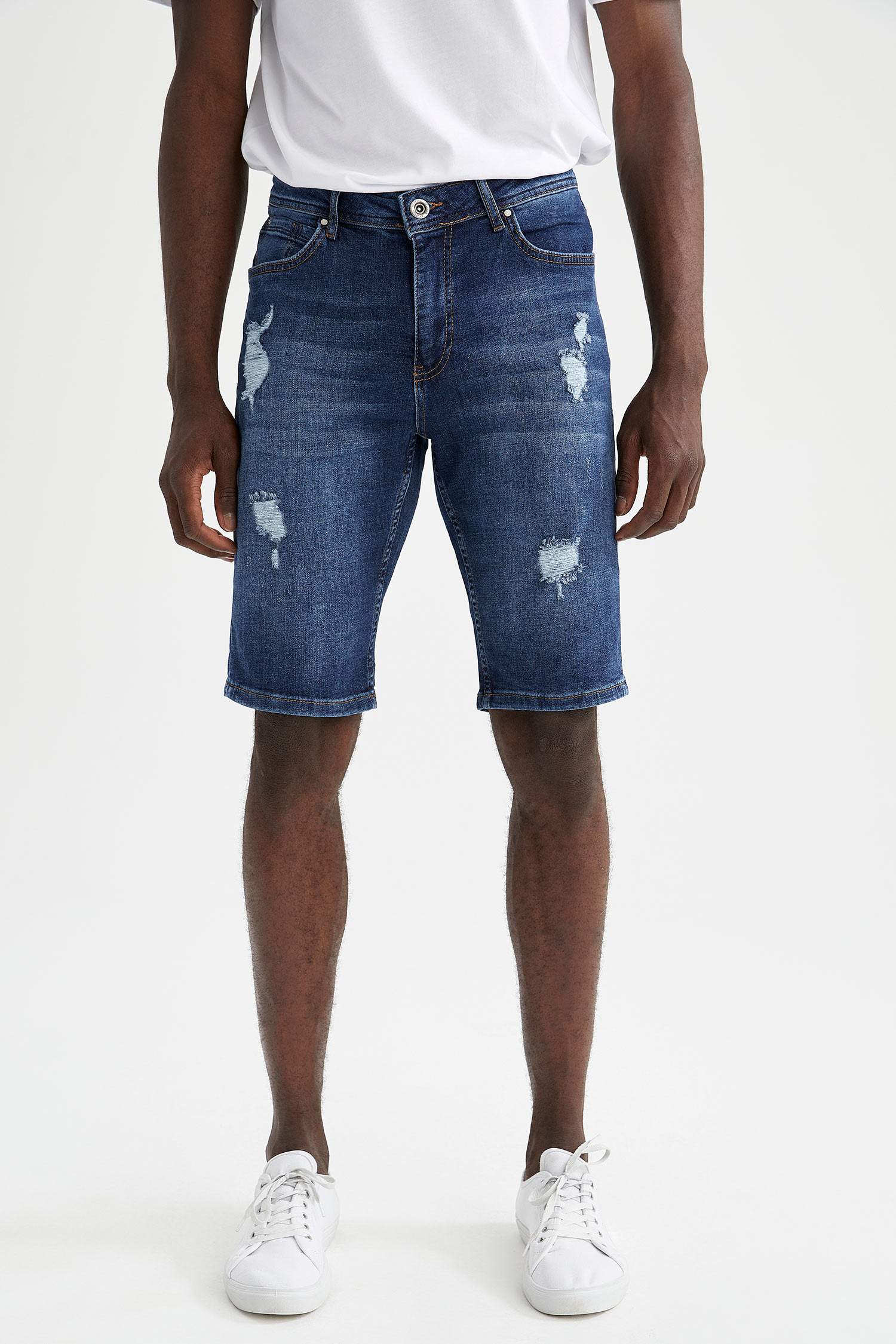 Regular Fit Yırtık Detaylı Bermuda