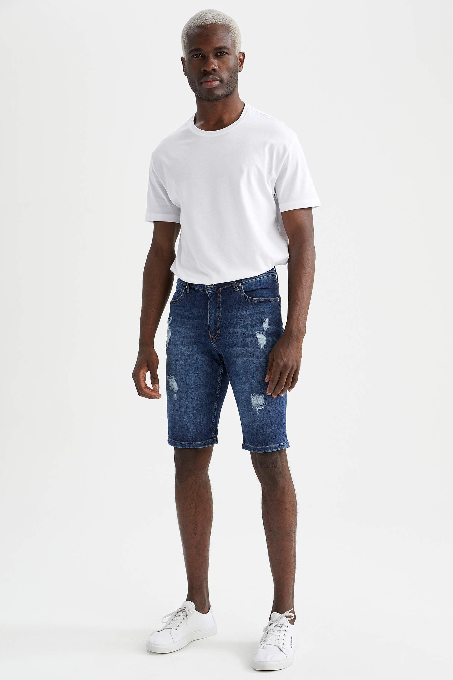 Regular Fit Yırtık Detaylı Bermuda