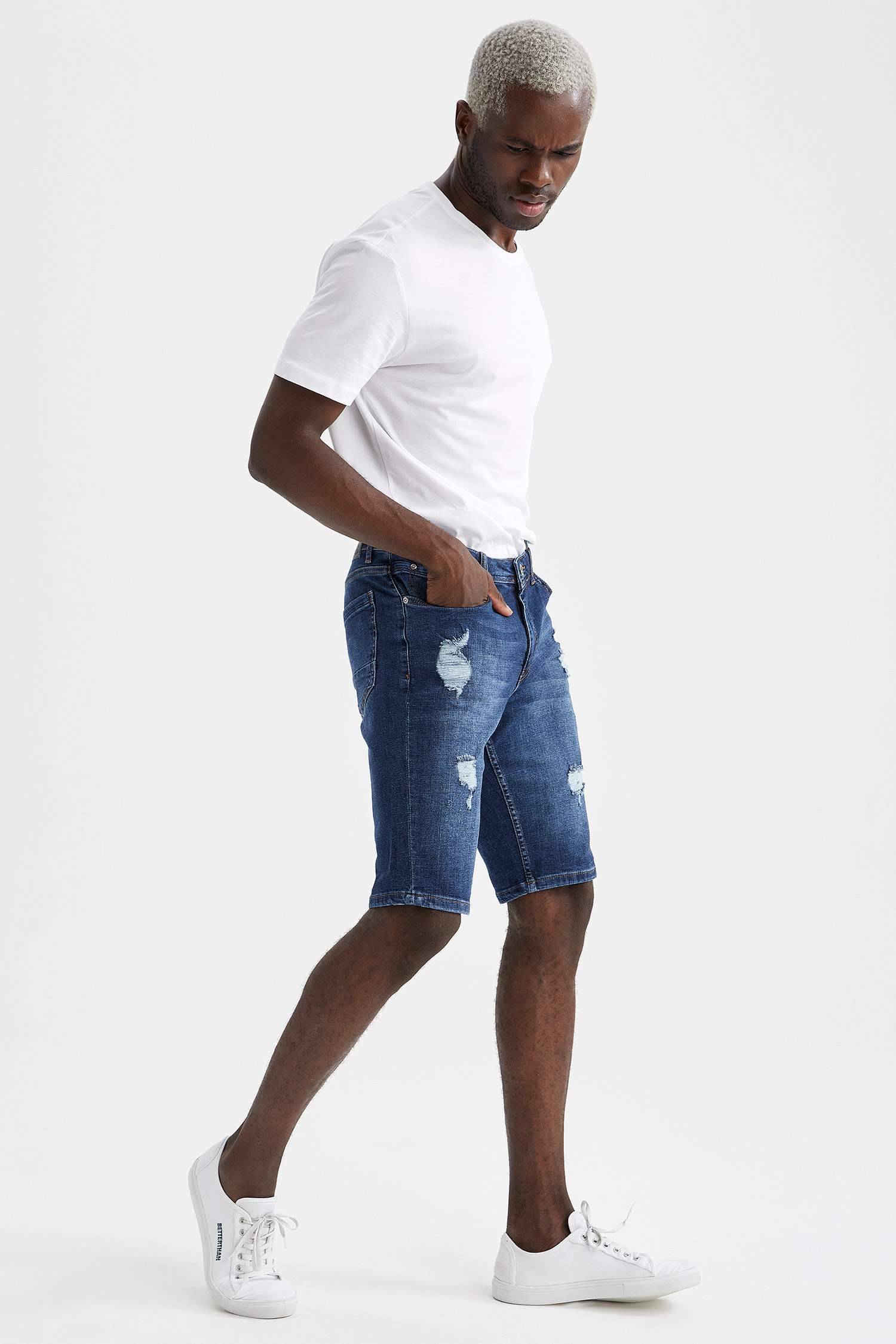Regular Fit Yırtık Detaylı Bermuda