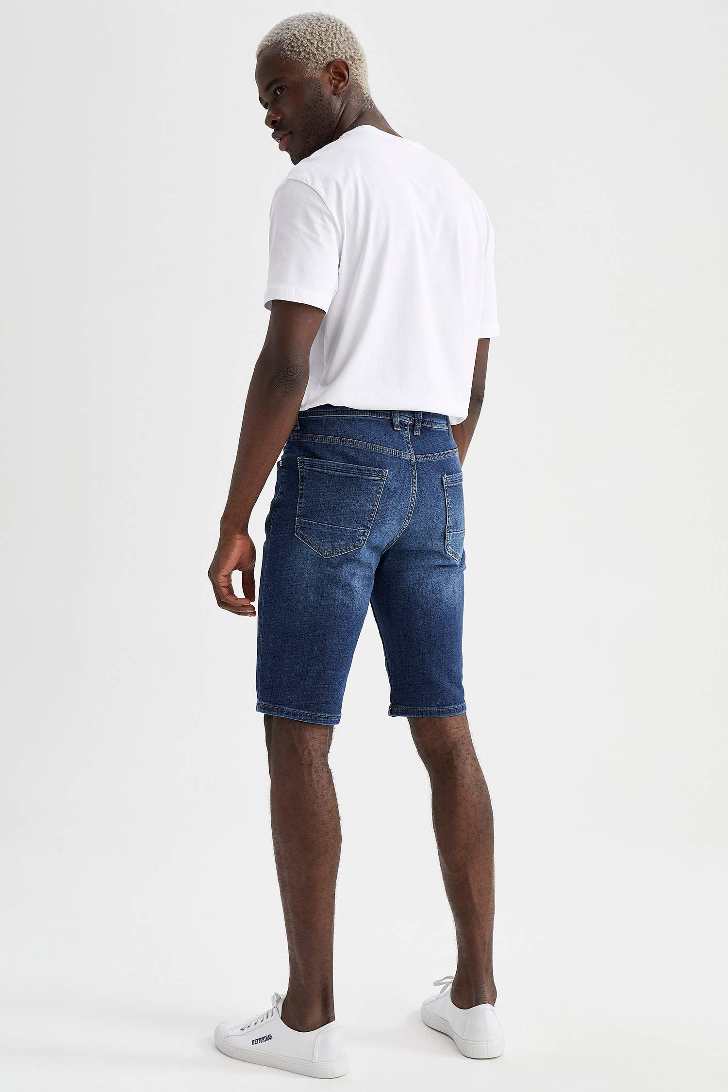 Regular Fit Yırtık Detaylı Bermuda
