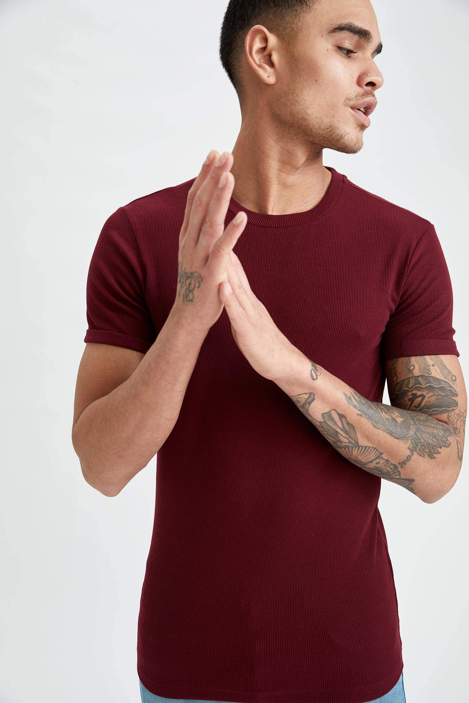 Slim Fit Bisiklet Yaka Basic Tişört