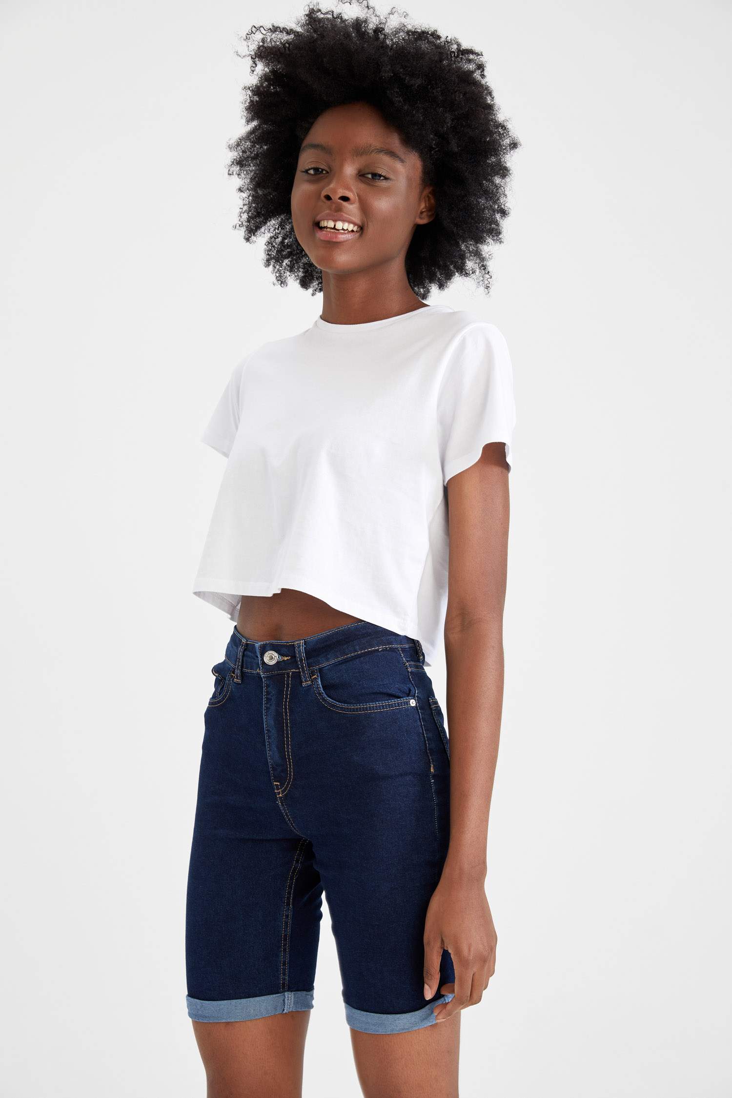 Katlama Paça Detaylı Slim Fit Jean Bermuda Şort