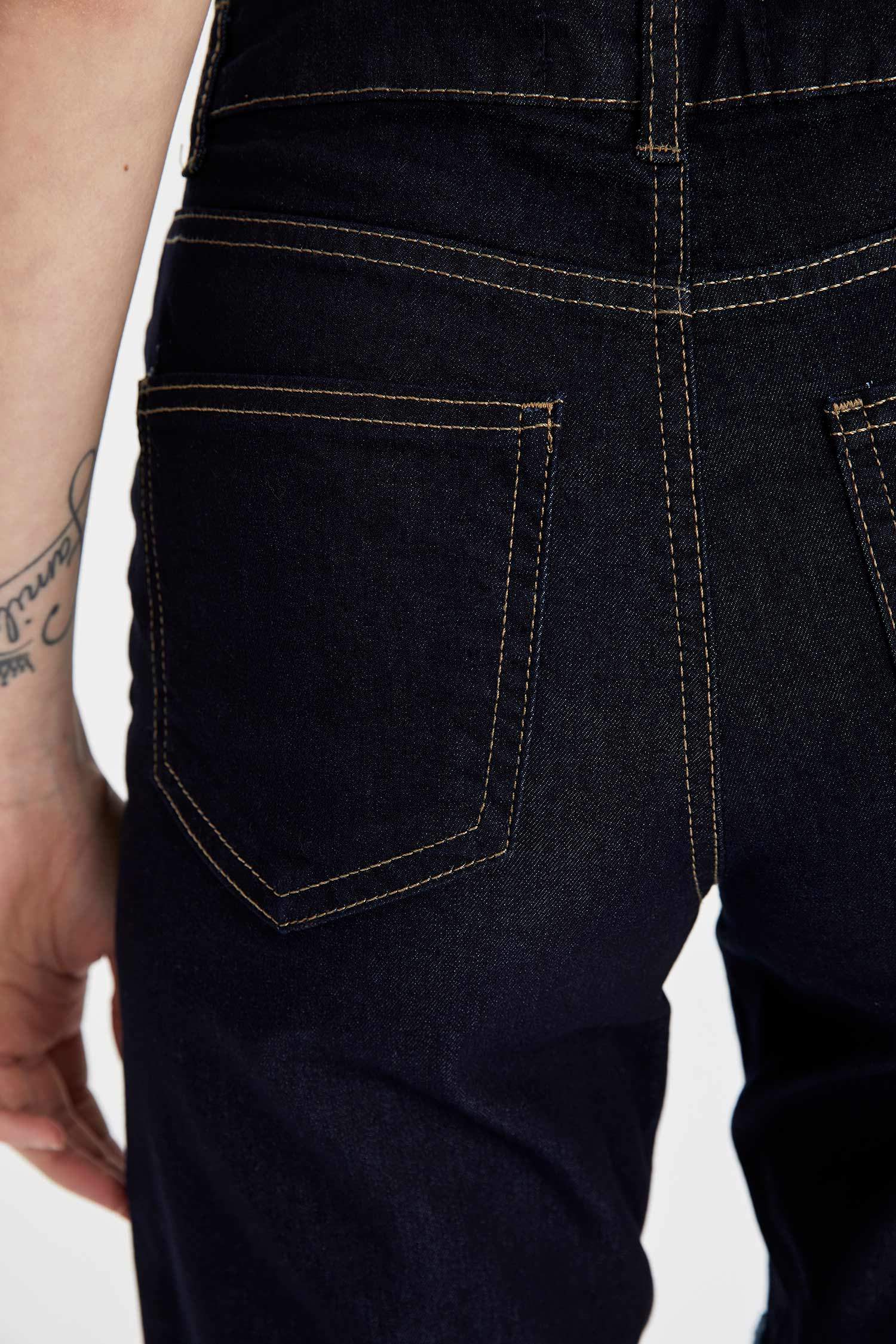 Katlama Paça Detaylı Slim Fit Jean Bermuda Şort