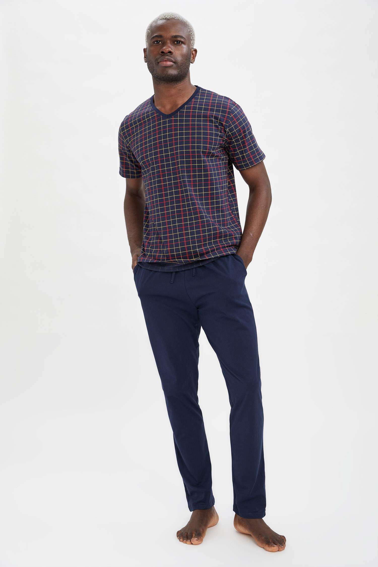 V Yaka Ekoseli Regular Fit Pijama Takımı