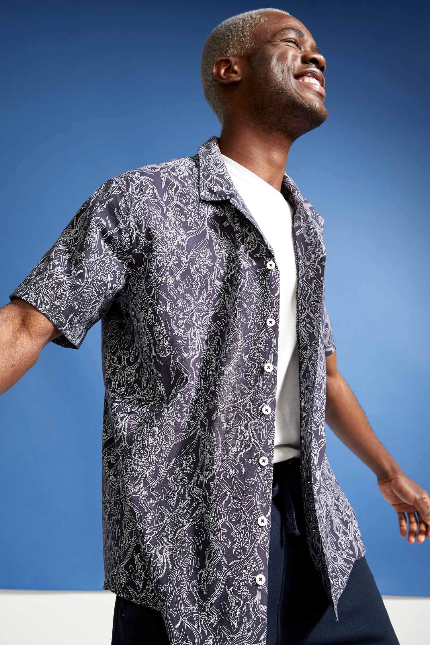 Modern Fit Desenli Kısa Kollu Gömlek