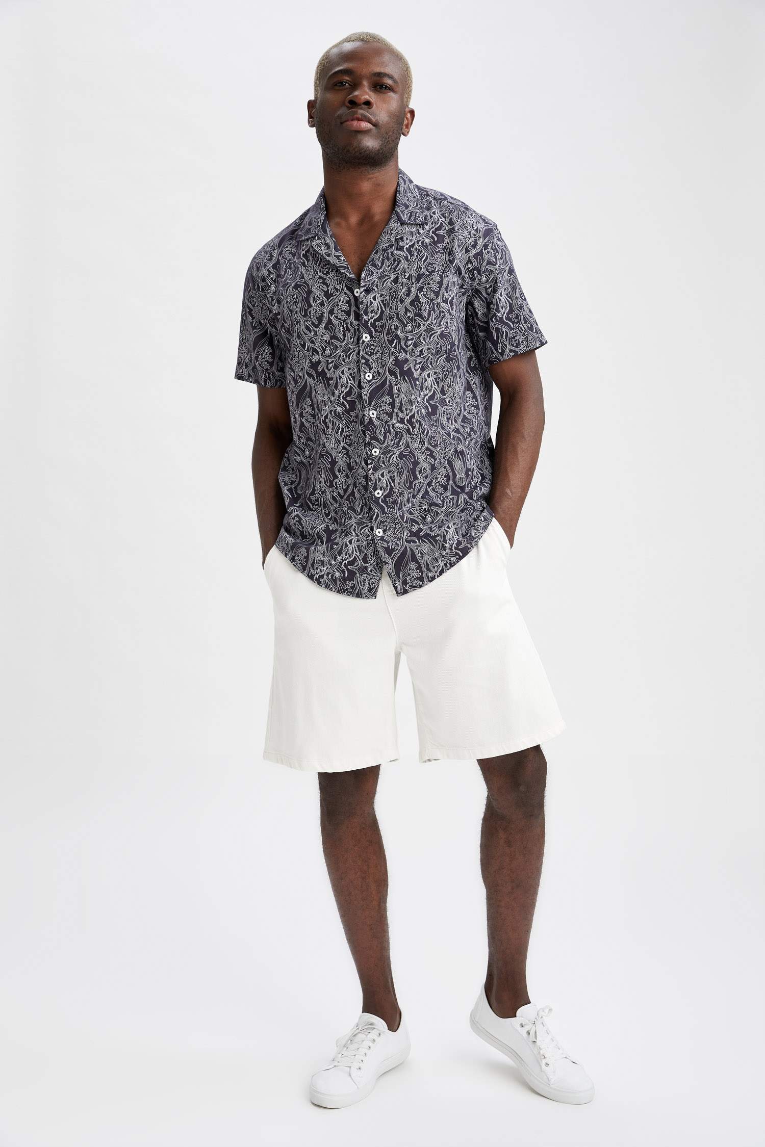 Modern Fit Desenli Kısa Kollu Gömlek