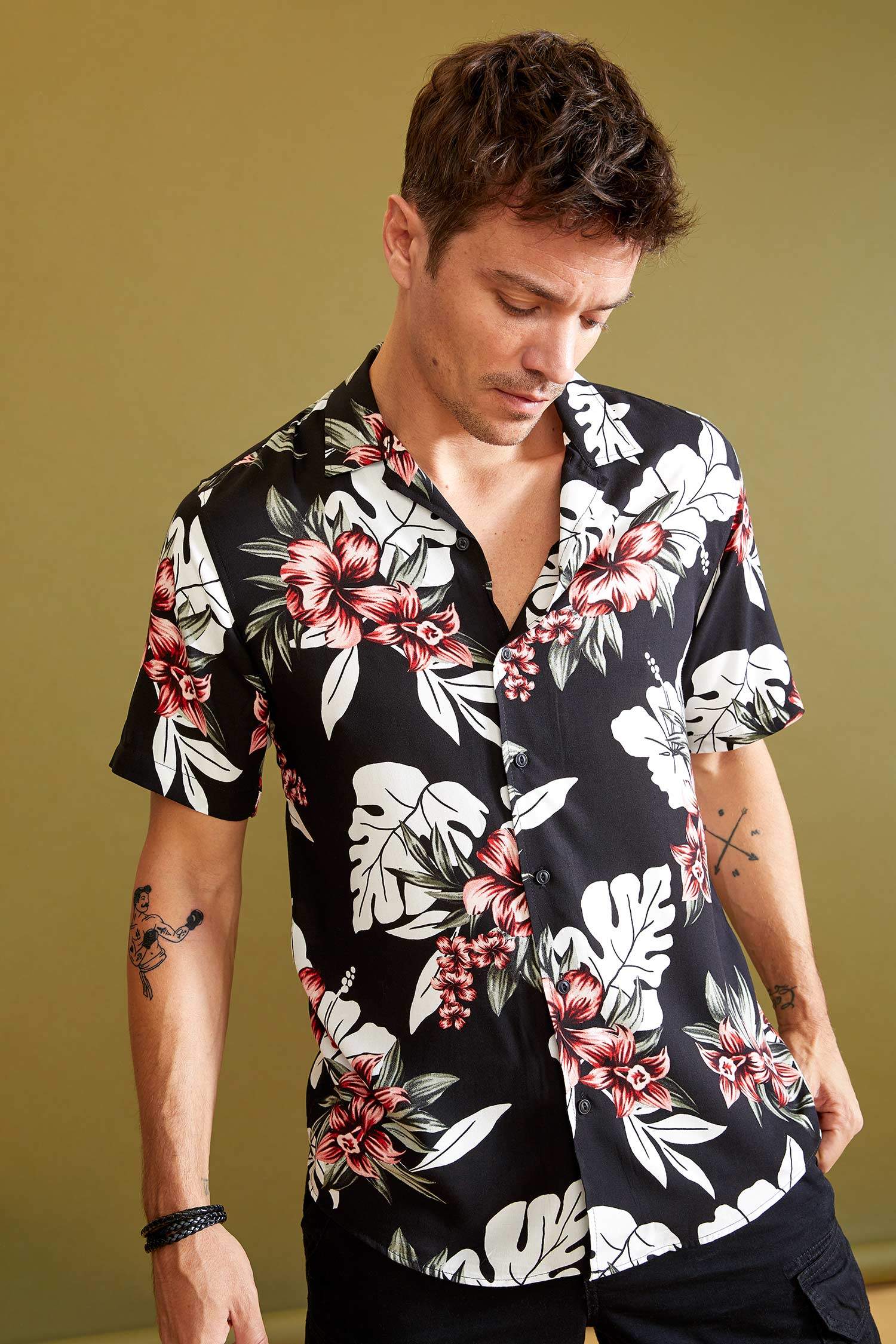 Modern Fit Çiçek Desenli Kısa Kollu Gömlek