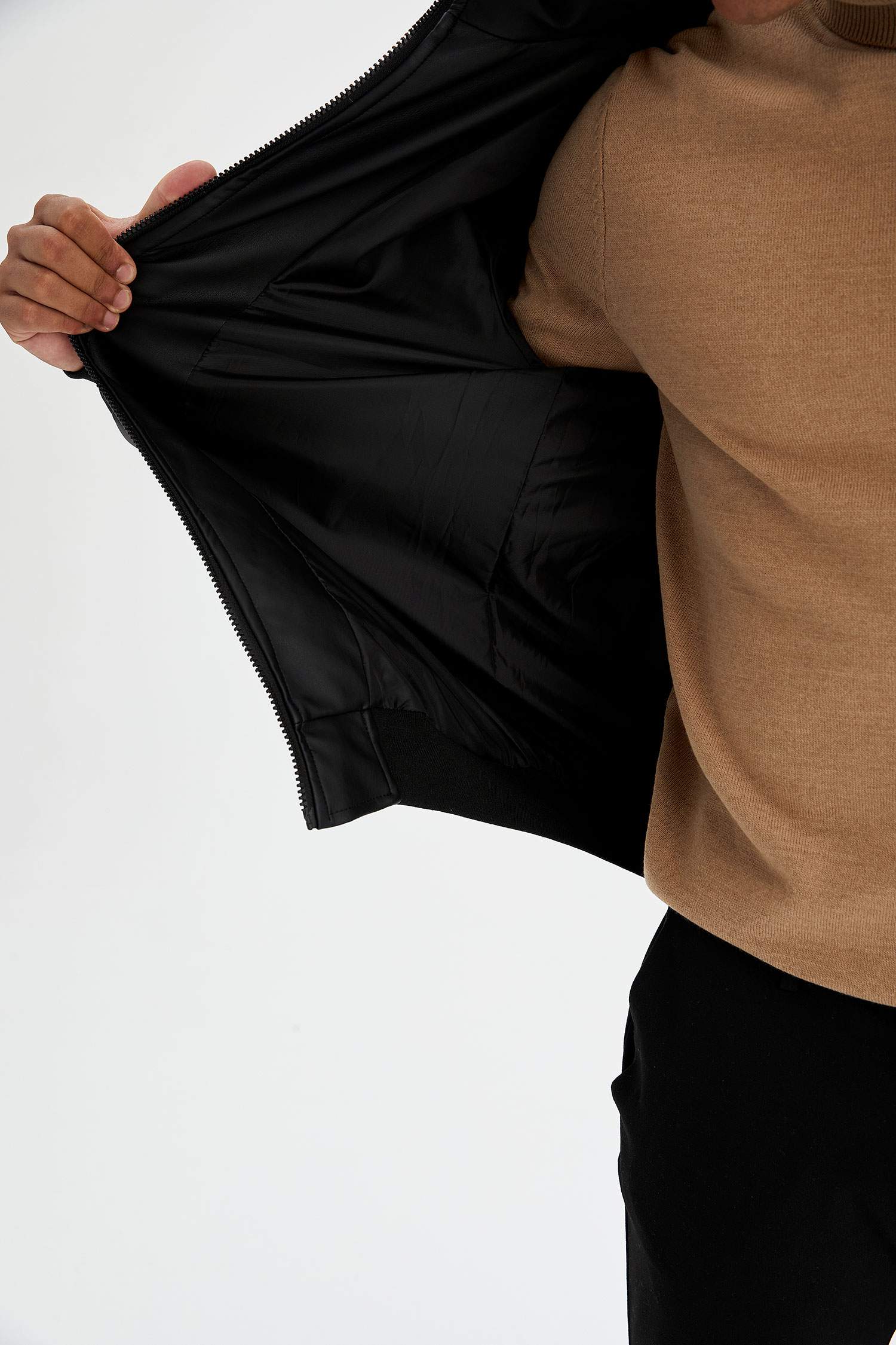 Slim Fit Kapüşonlu Suni Deri Şişme Mont