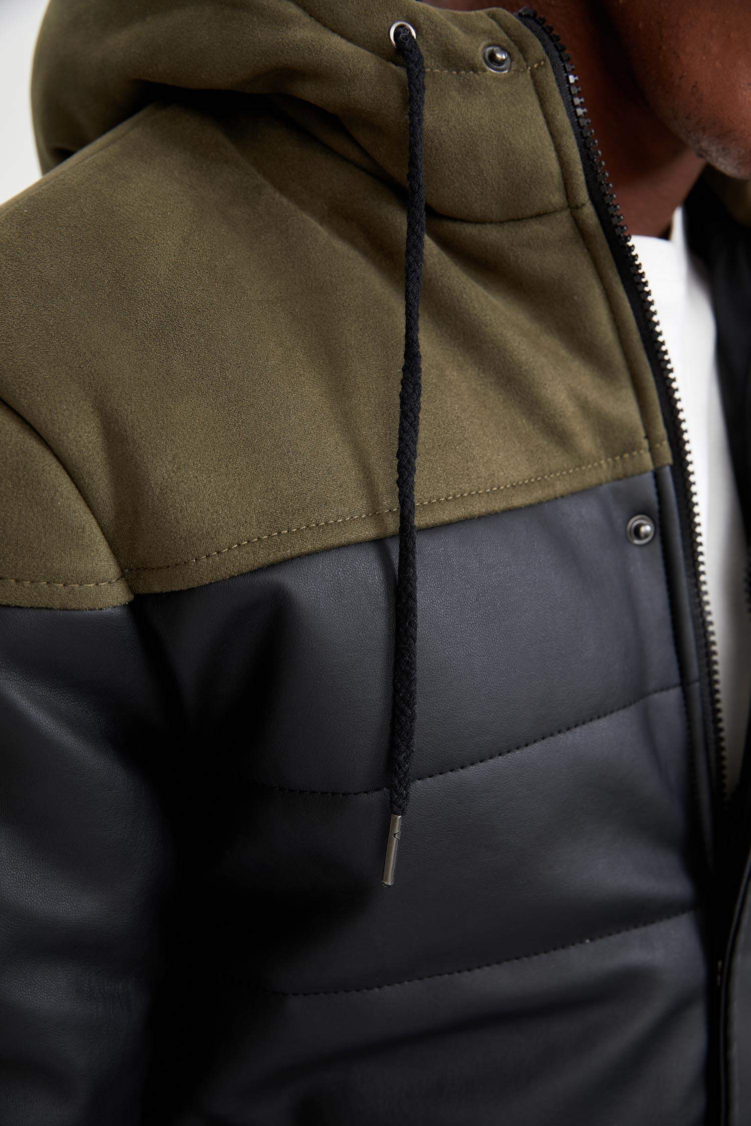 Slim Fit Kapüşonlu Suni Deri Şişme Mont