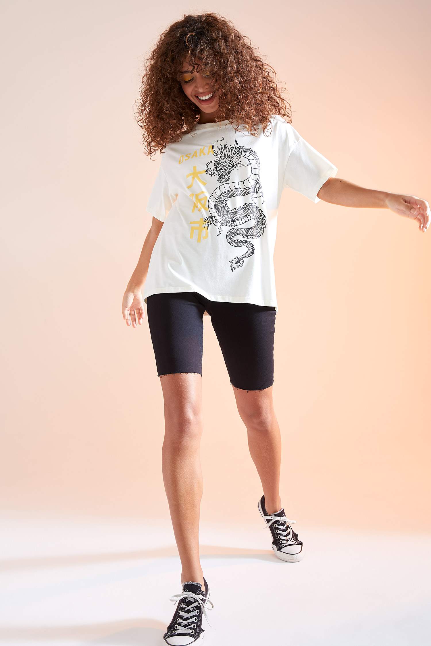 Paçası Yırtık Detaylı Skinny Fit Bermuda Şort