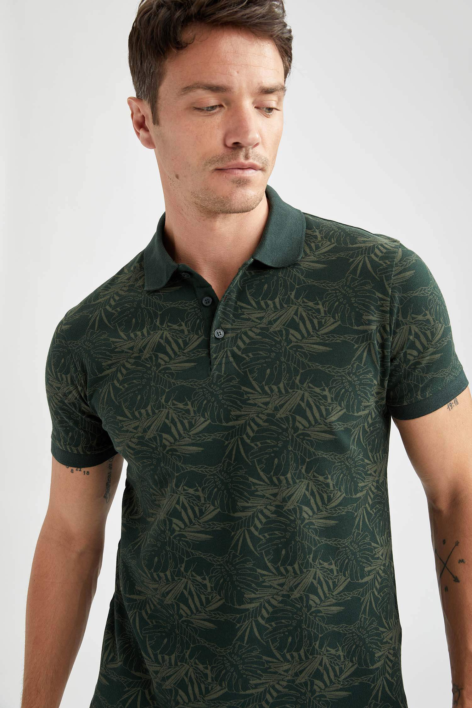 Slim Fit Polo Yaka Floral Desenli Kısa Kollu Tişört