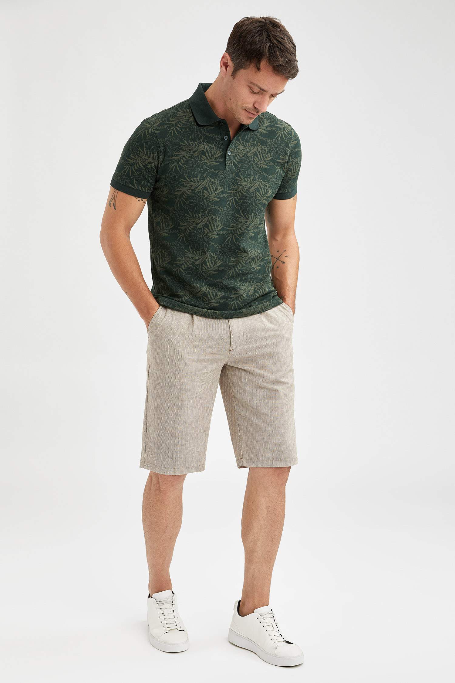Slim Fit Polo Yaka Floral Desenli Kısa Kollu Tişört
