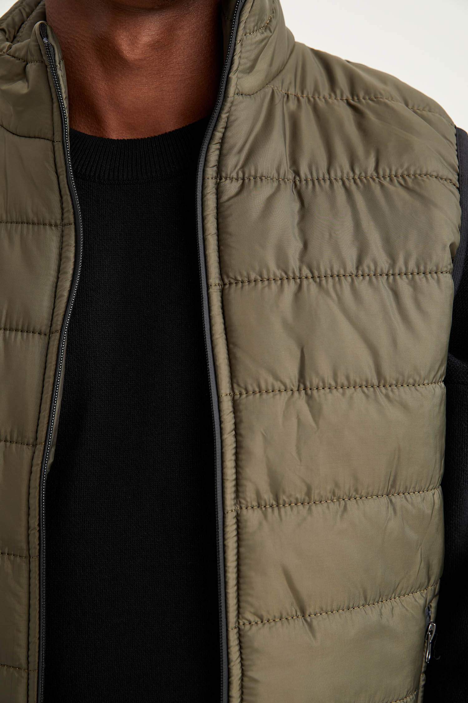Slim Fit Dik Yaka Fermuarlı Yelek