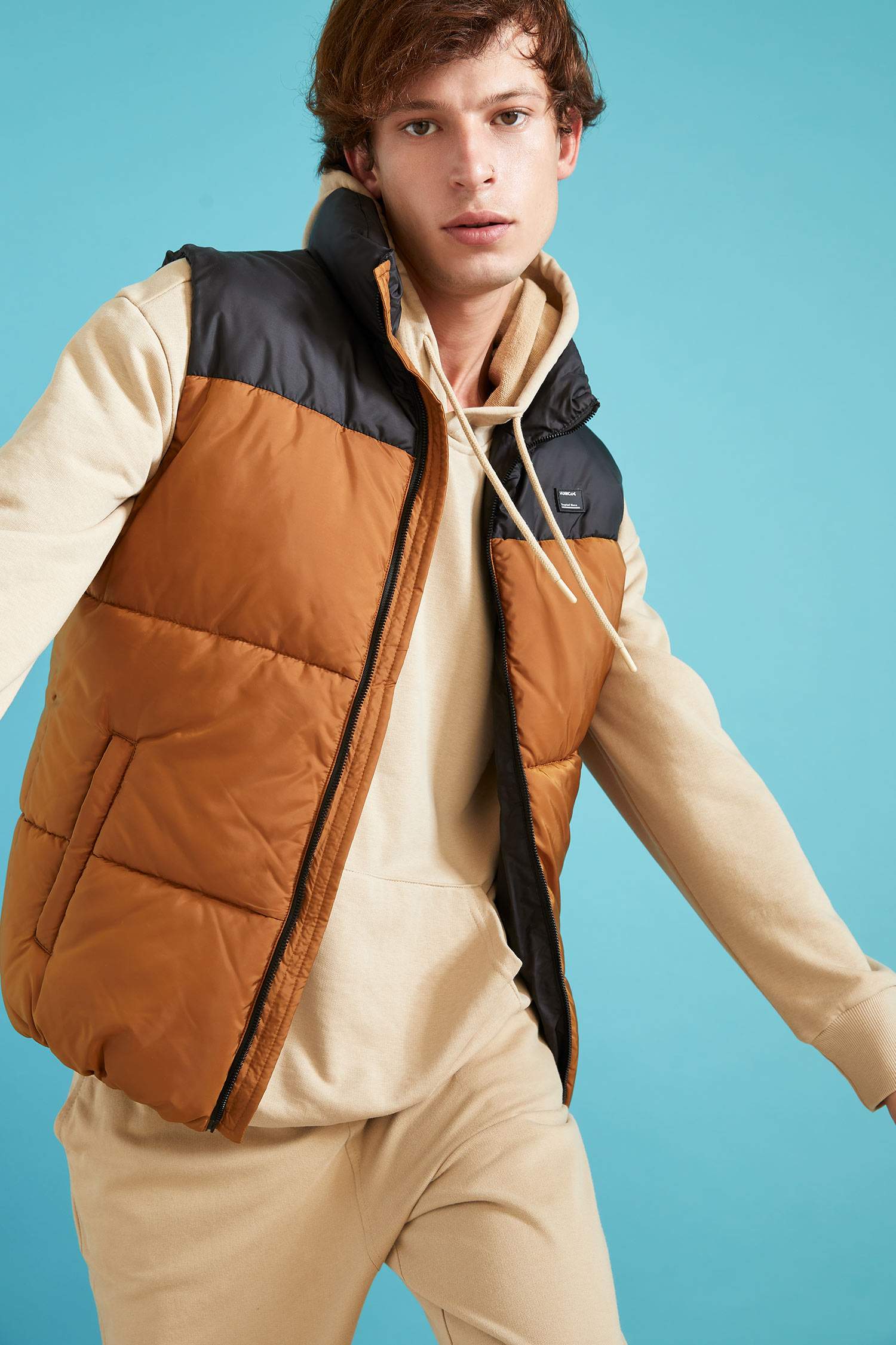 Regular Fit Dik Yaka Renk Bloklu Şişme Yelek