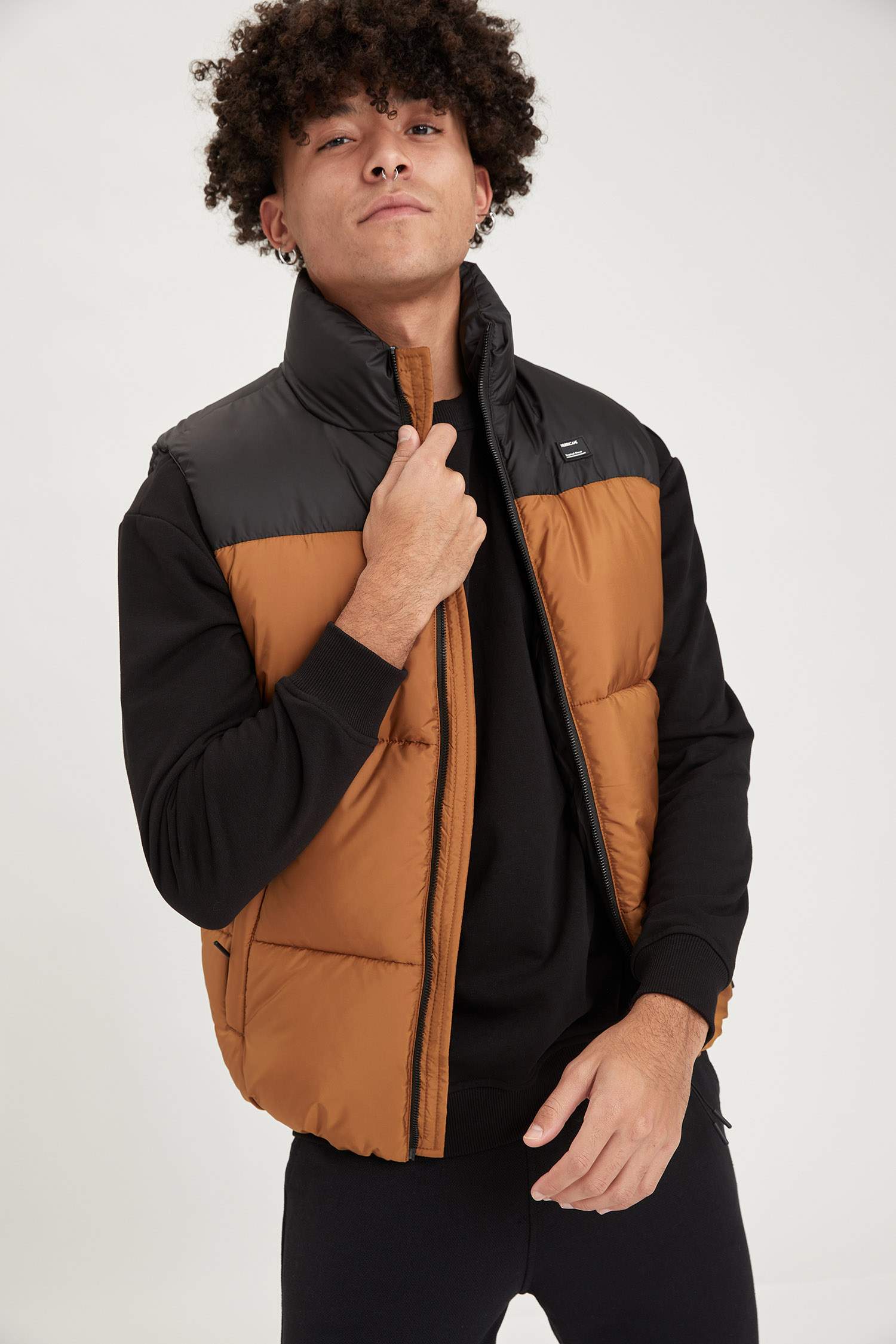 Regular Fit Dik Yaka Renk Bloklu Şişme Yelek