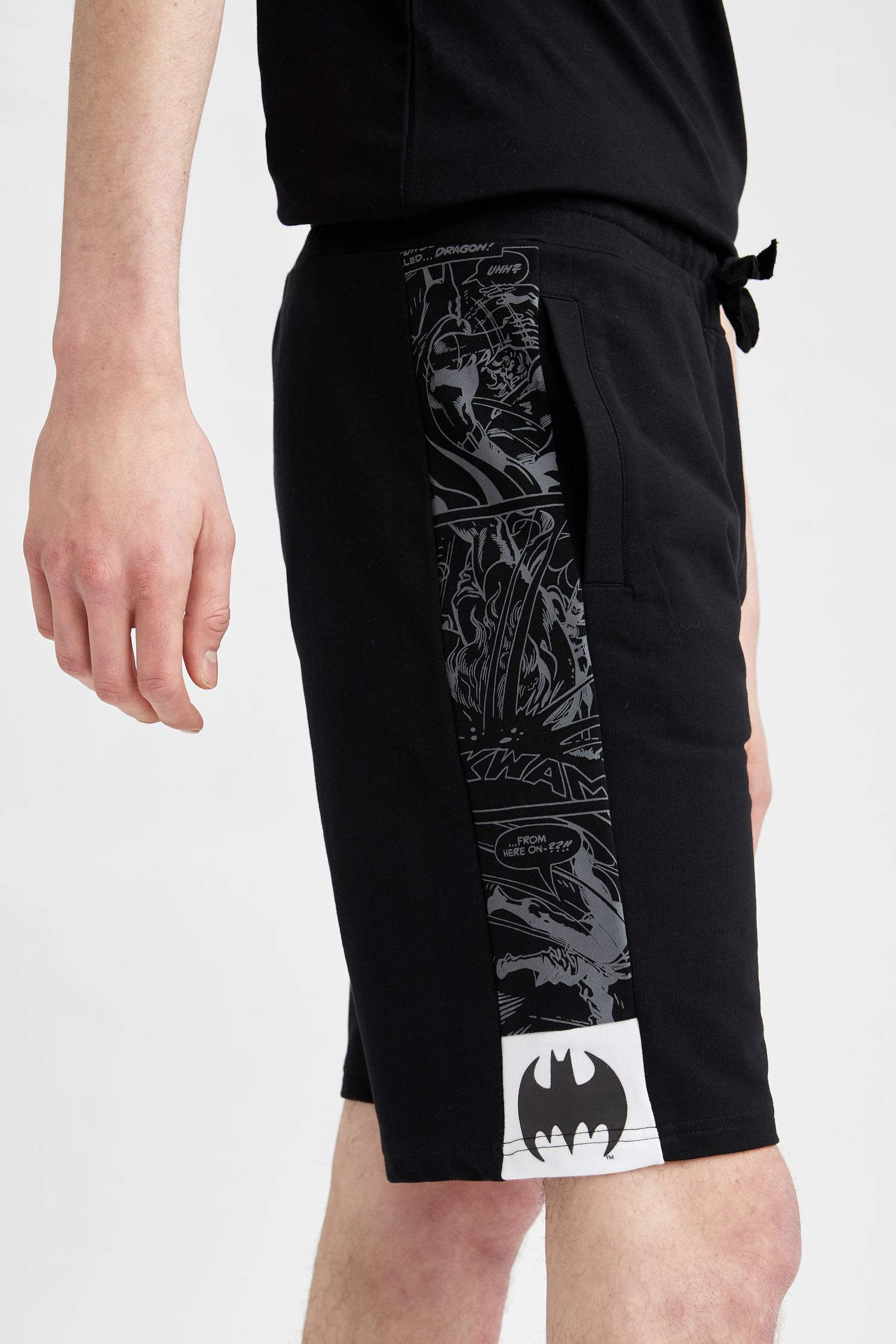 Coool Standart Fit Batman Lisanslı Baskılı Şort