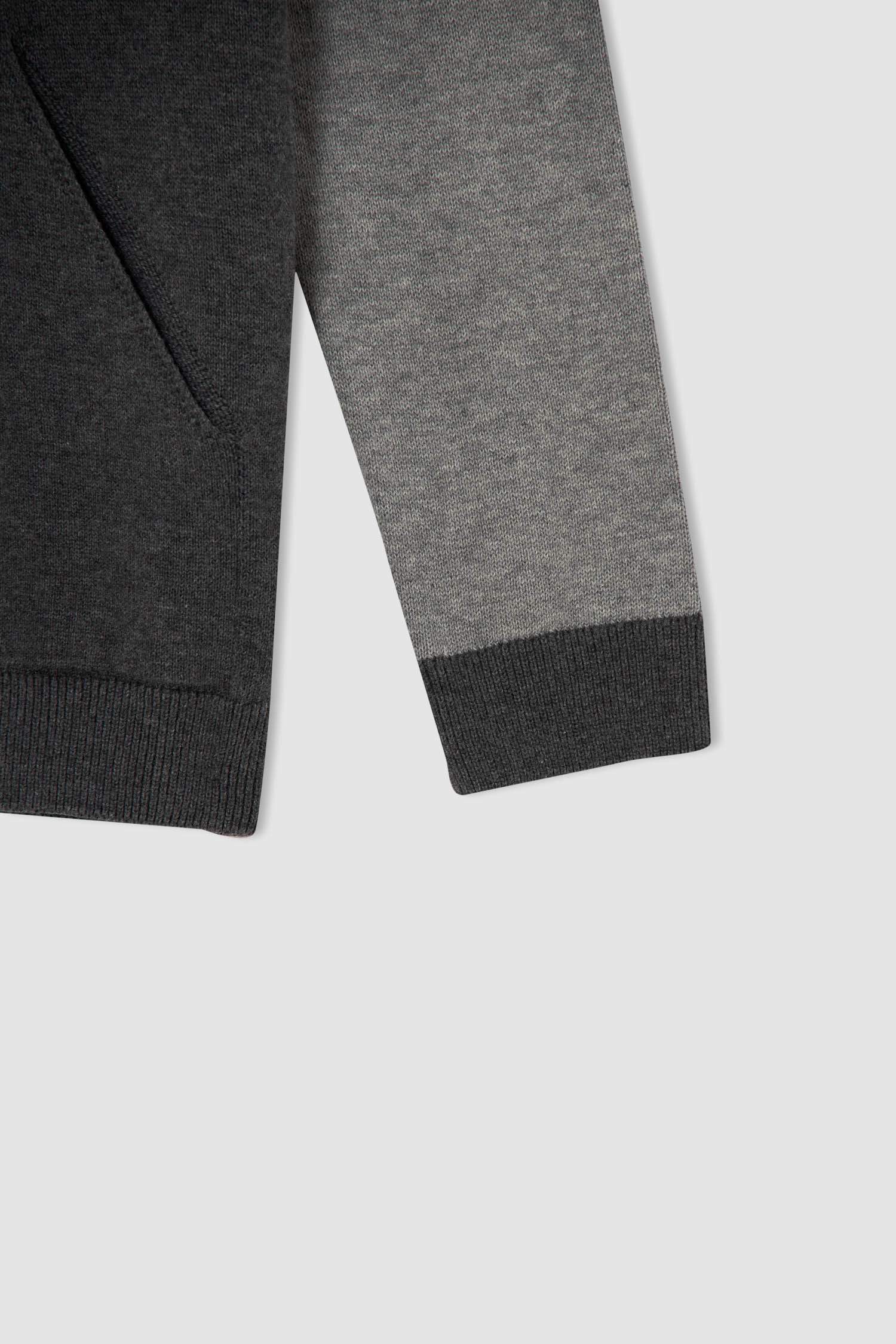 Erkek Çocuk Slim Fit Kapüşonlu Kanguru Cepli Kazak