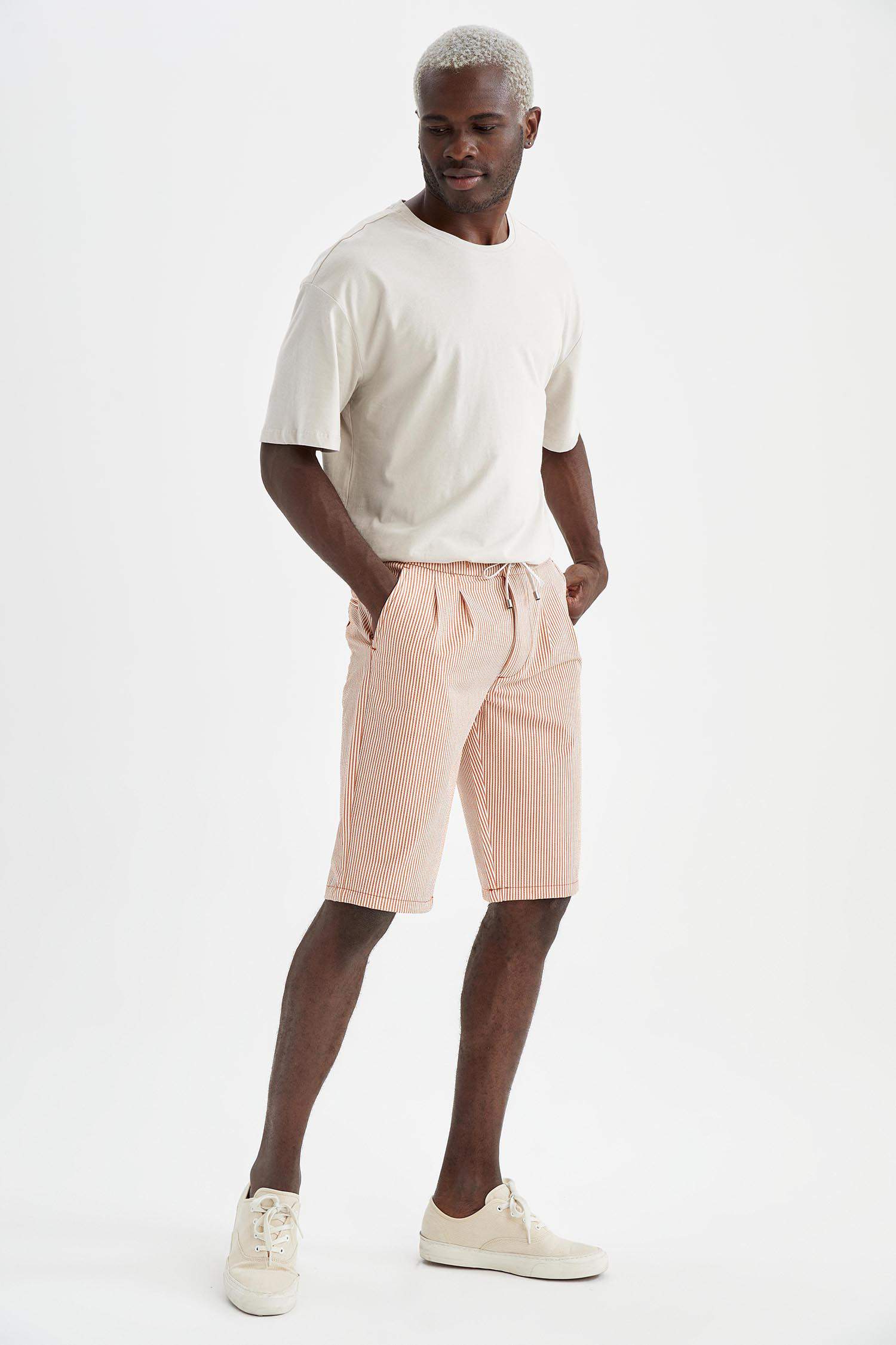 Regular Fit Çizgi Desenli Bermuda Şort