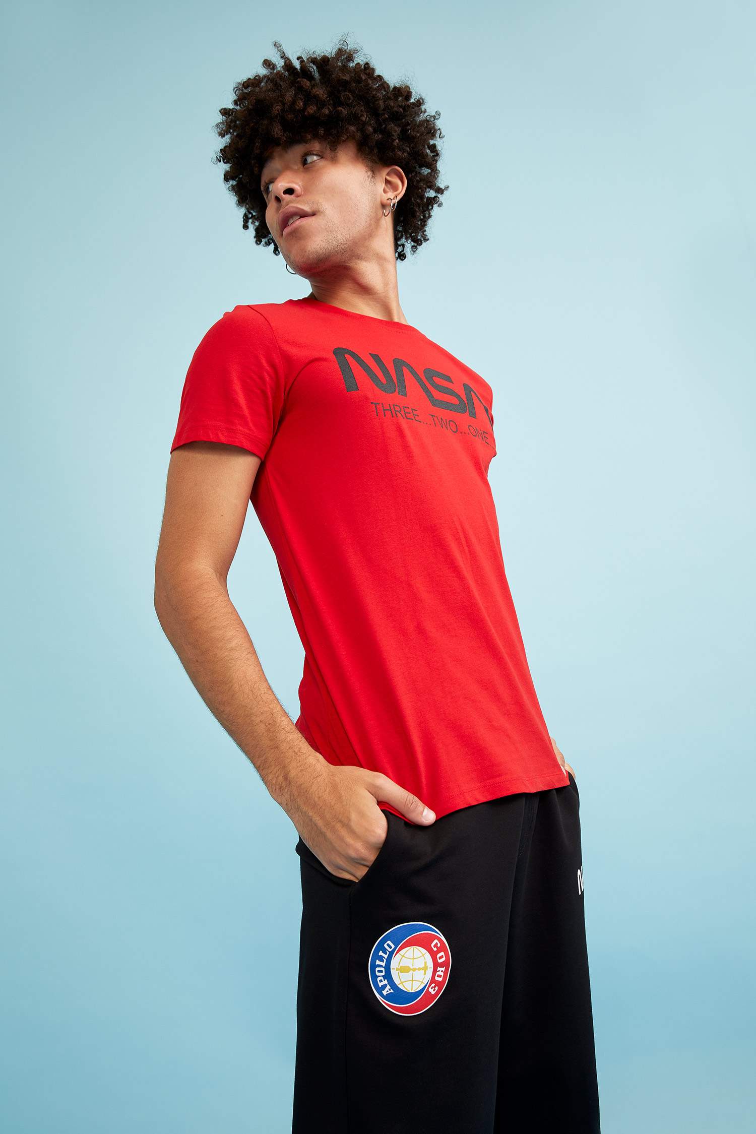 NASA Lisanslı Slim Fit Bisiklet Yaka Baskılı Kısa Kollu Tişört