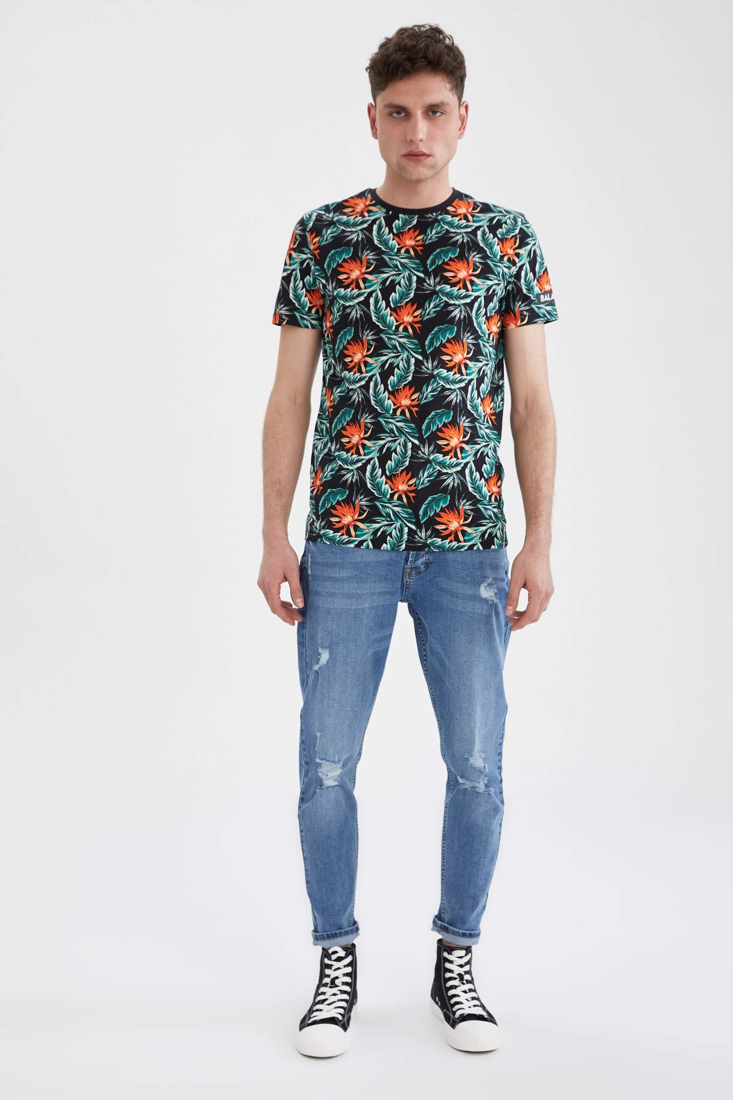 Carrot Fit Normal Bel Boru Paça Yırtık Detaylı Jean Pantolon