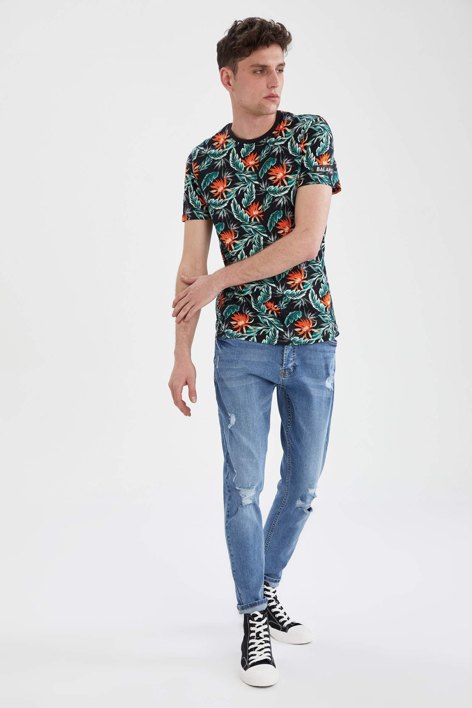Carrot Fit Normal Bel Boru Paça Yırtık Detaylı Jean Pantolon