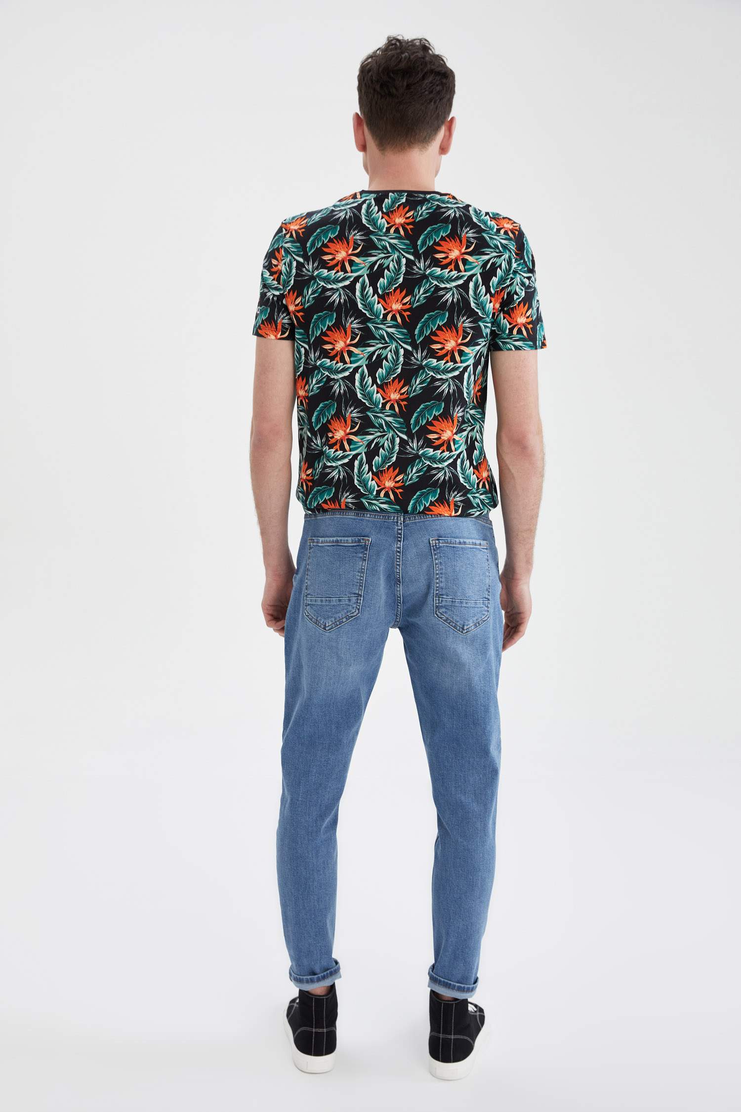 Carrot Fit Normal Bel Boru Paça Yırtık Detaylı Jean Pantolon