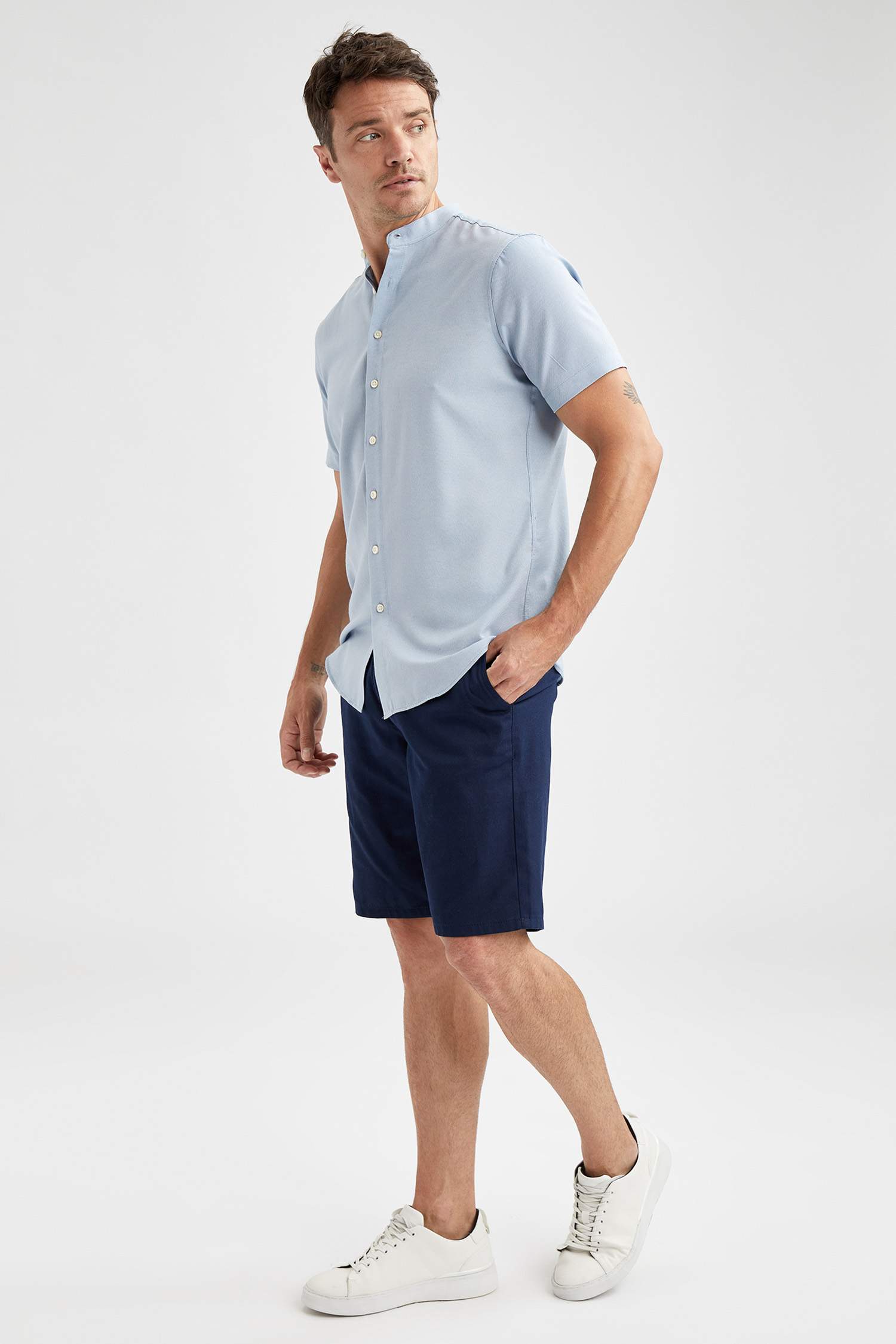 Modern Fit Hakim Yaka Kısa Kollu Gömlek