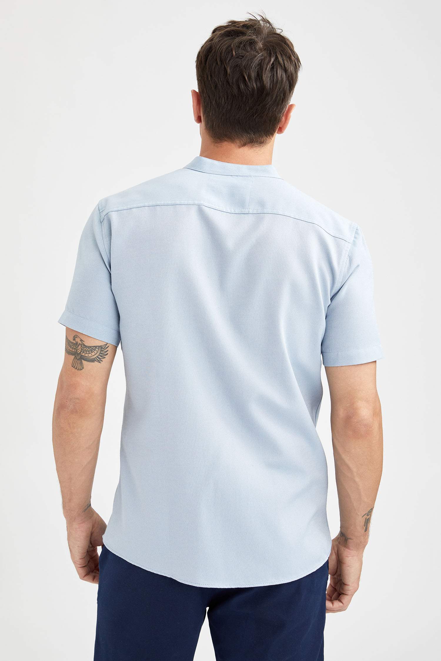 Modern Fit Hakim Yaka Kısa Kollu Gömlek