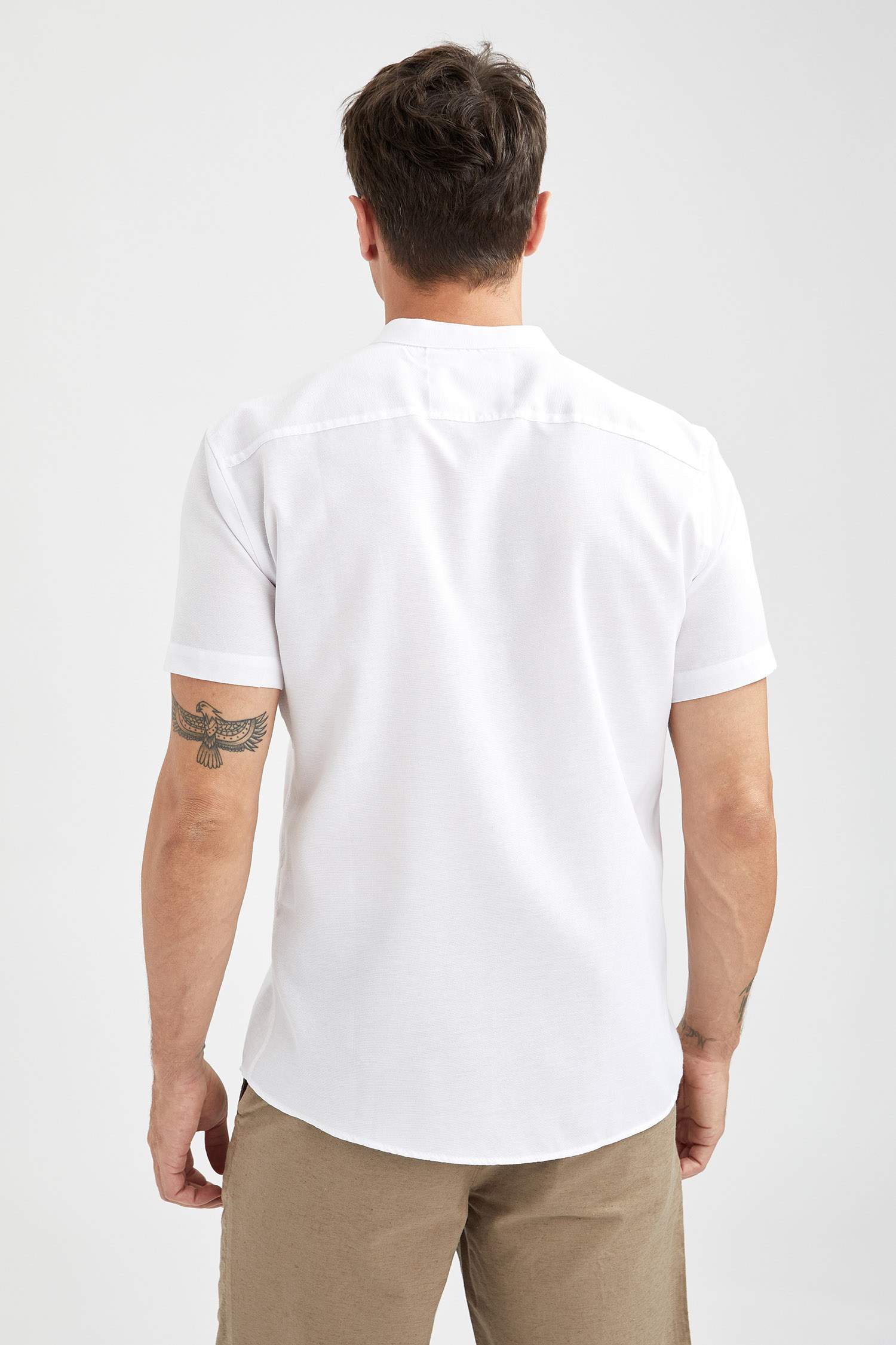Modern Fit Hakim Yaka Kısa Kollu Gömlek