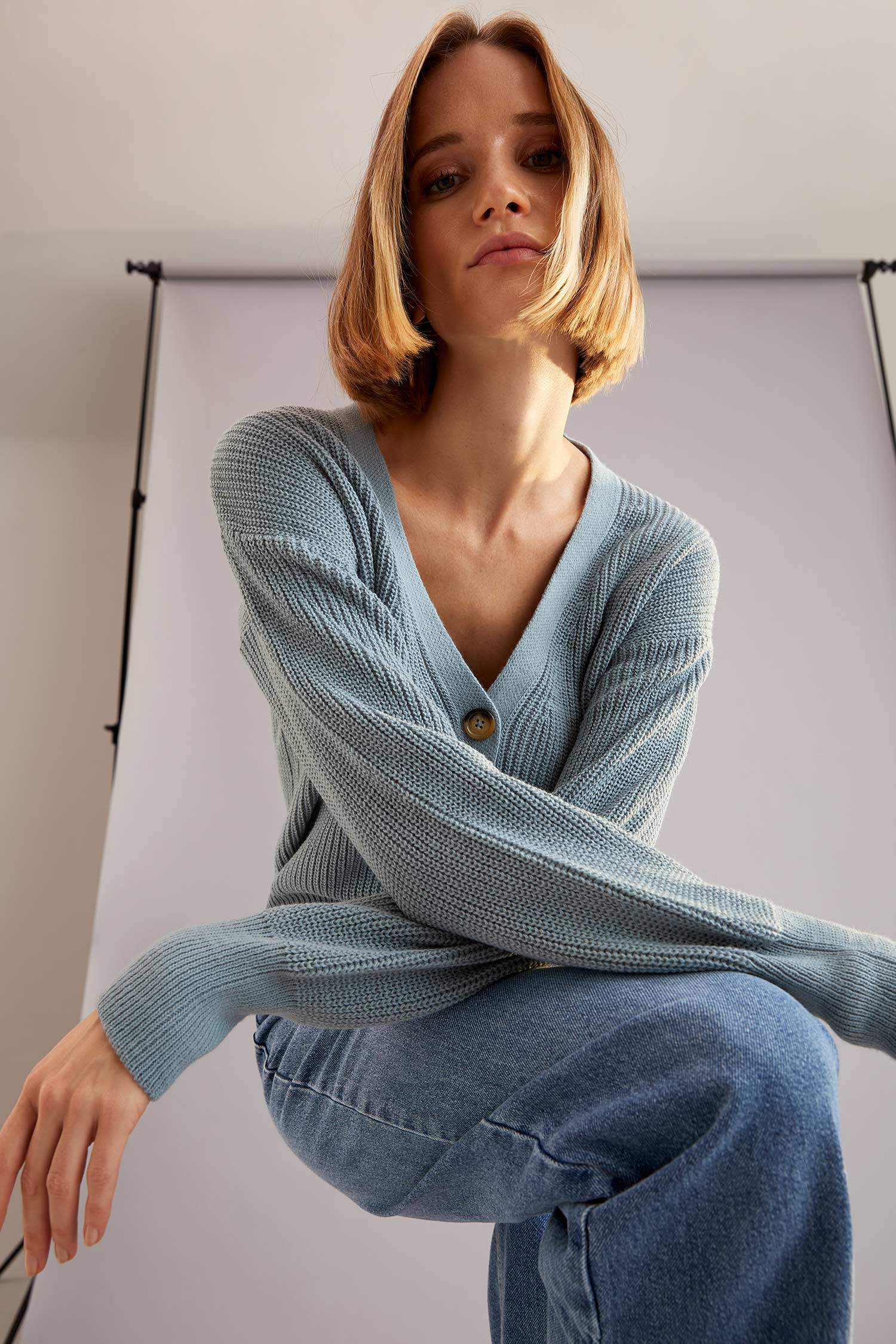 V Yaka Düğmeli Oversize Fit Triko Hırka