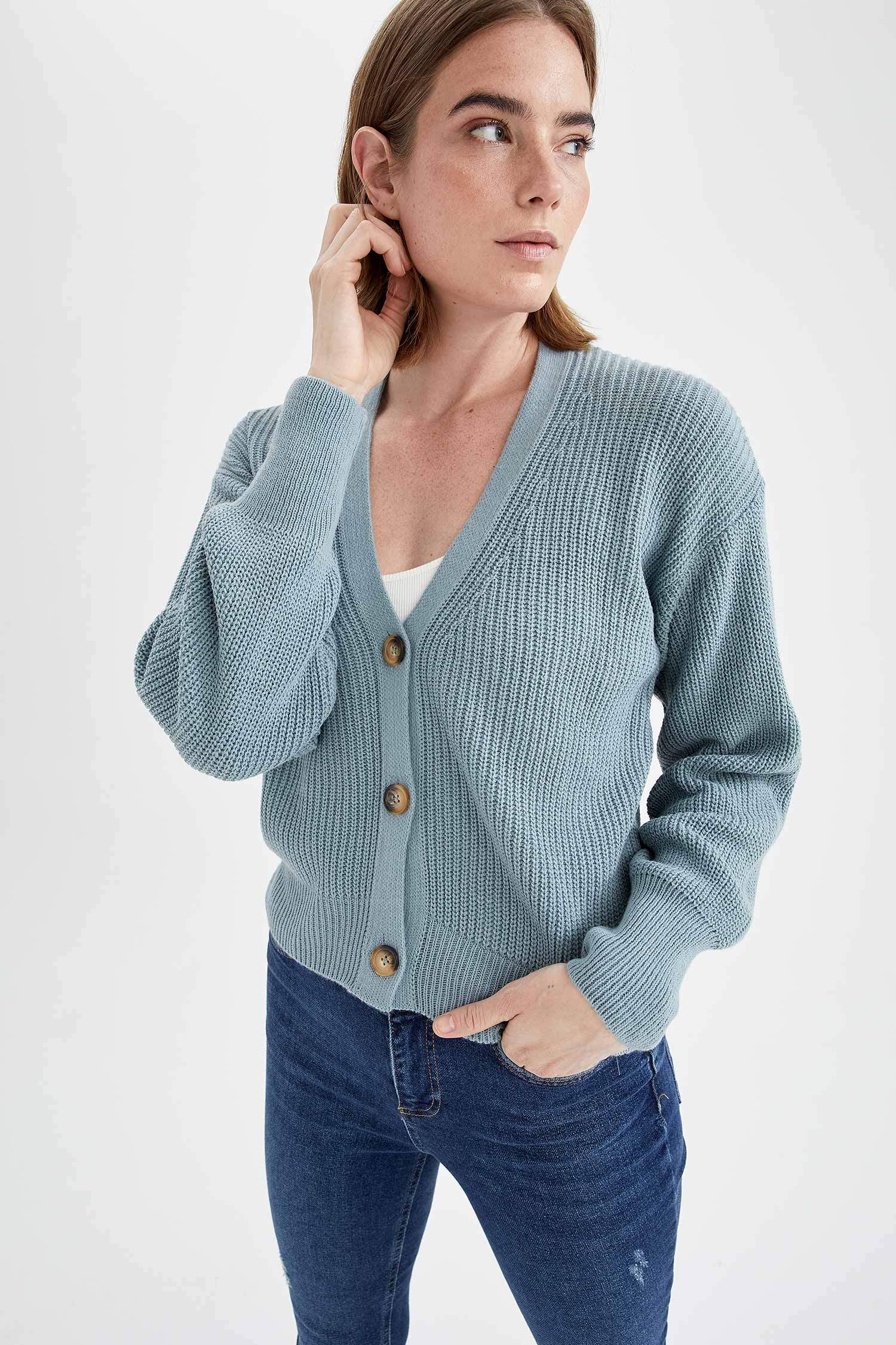 V Yaka Düğmeli Oversize Fit Triko Hırka