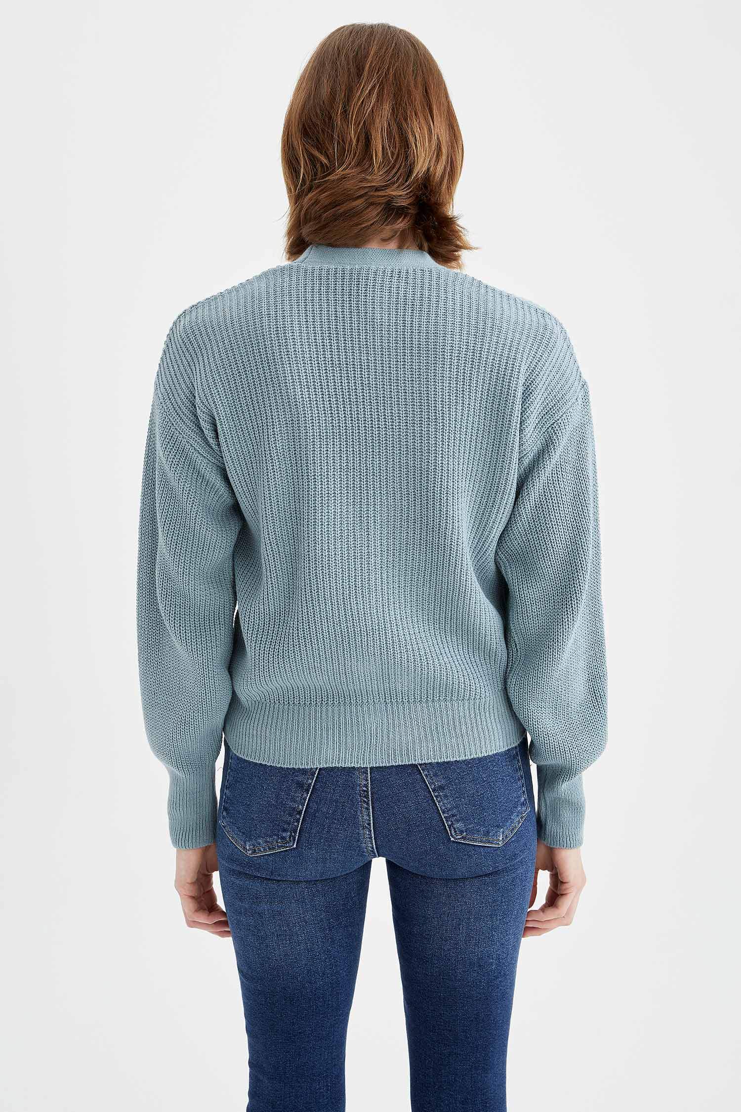 V Yaka Düğmeli Oversize Fit Triko Hırka