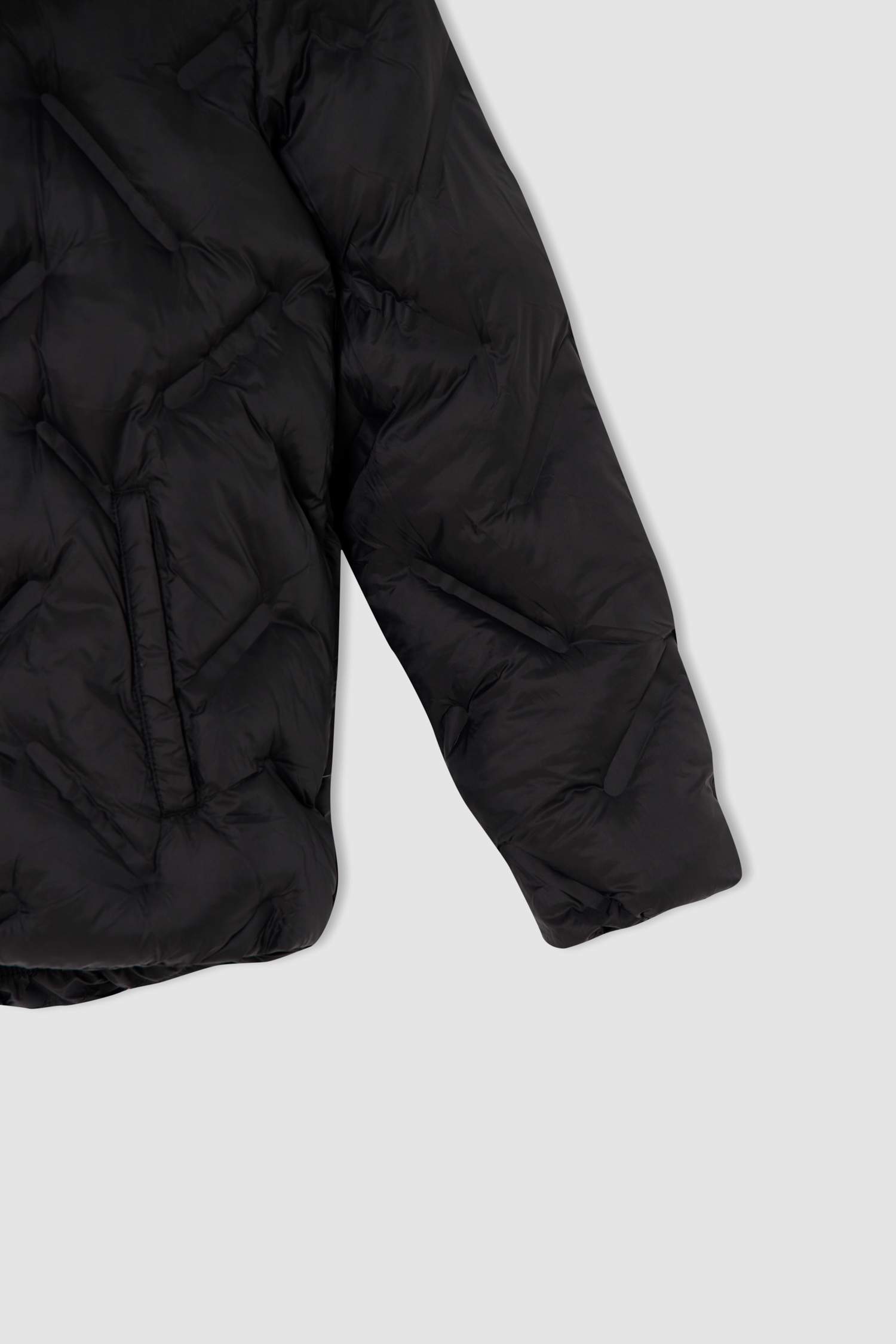 Erkek Çocuk Kapüşonlu Polar Astarlı Şişme Mont