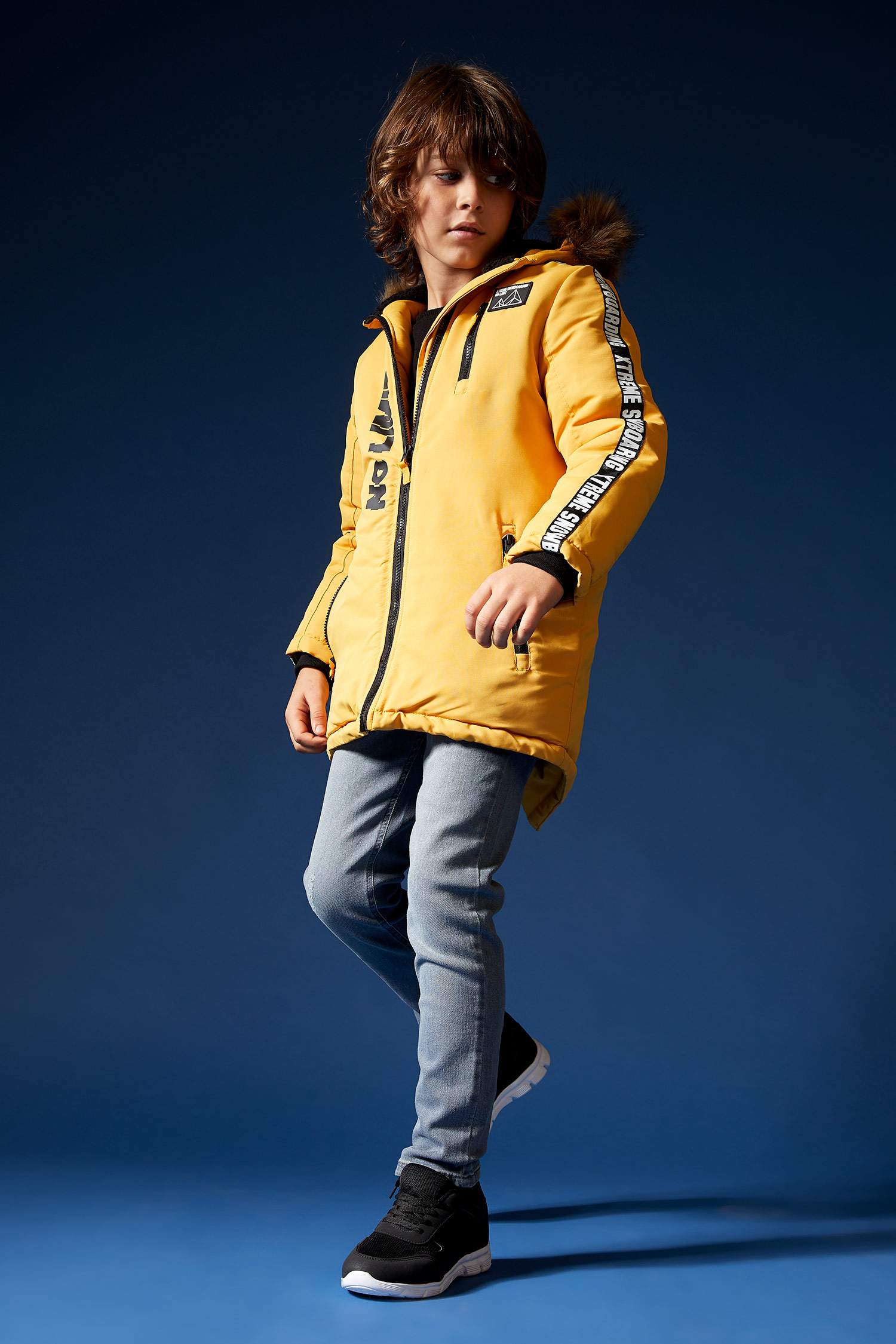 Erkek Çocuk Regular Fit Yazı Baskılı Çıkarılabilir Peluş Astarlı Kapüşonlu Parka