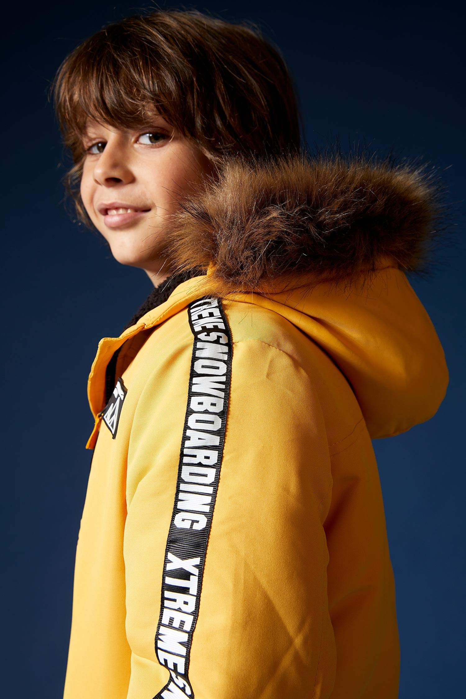 Erkek Çocuk Regular Fit Yazı Baskılı Çıkarılabilir Peluş Astarlı Kapüşonlu Parka