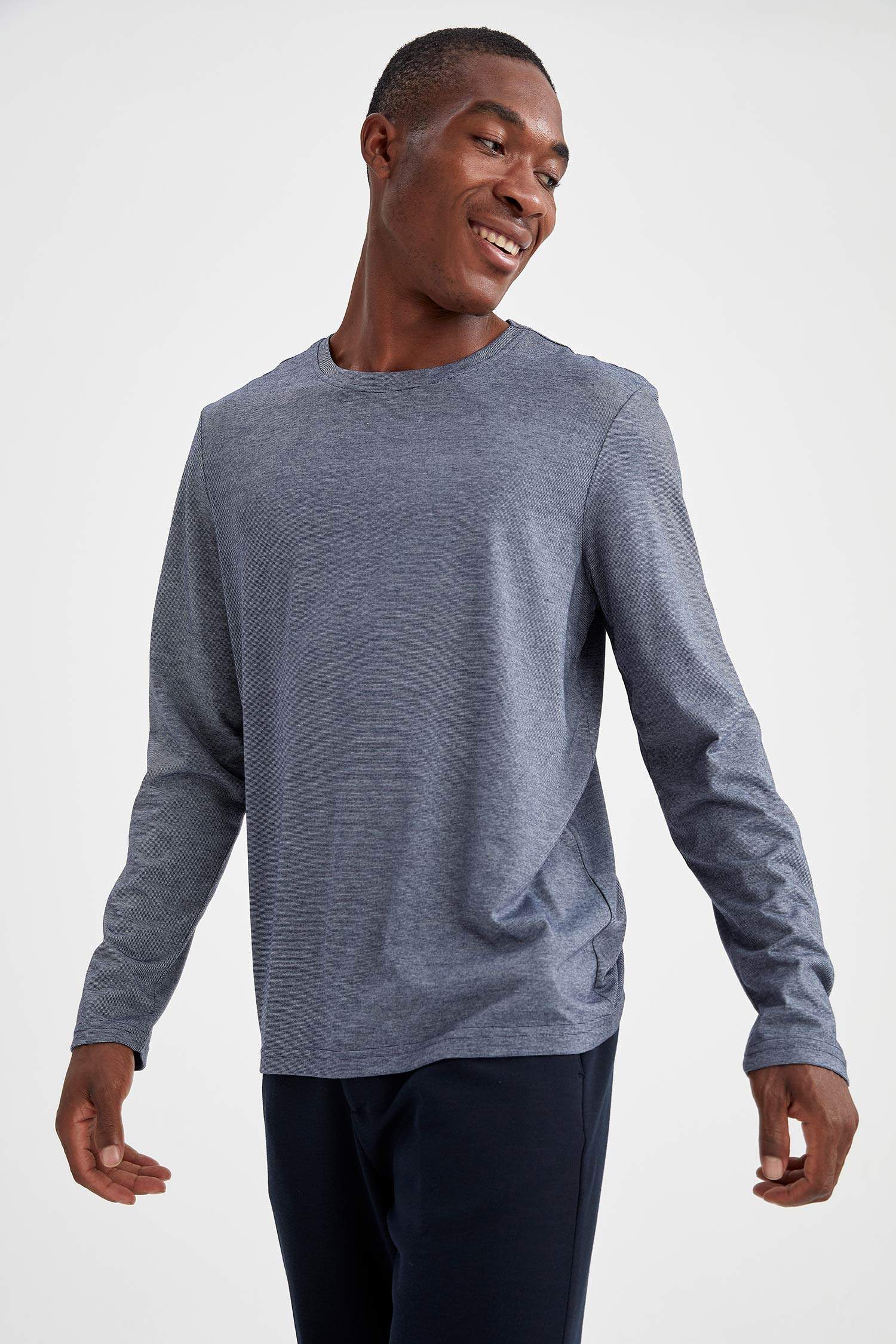 Regular Fit Bisiklet Yaka Basic Uzun Kollu Tişört