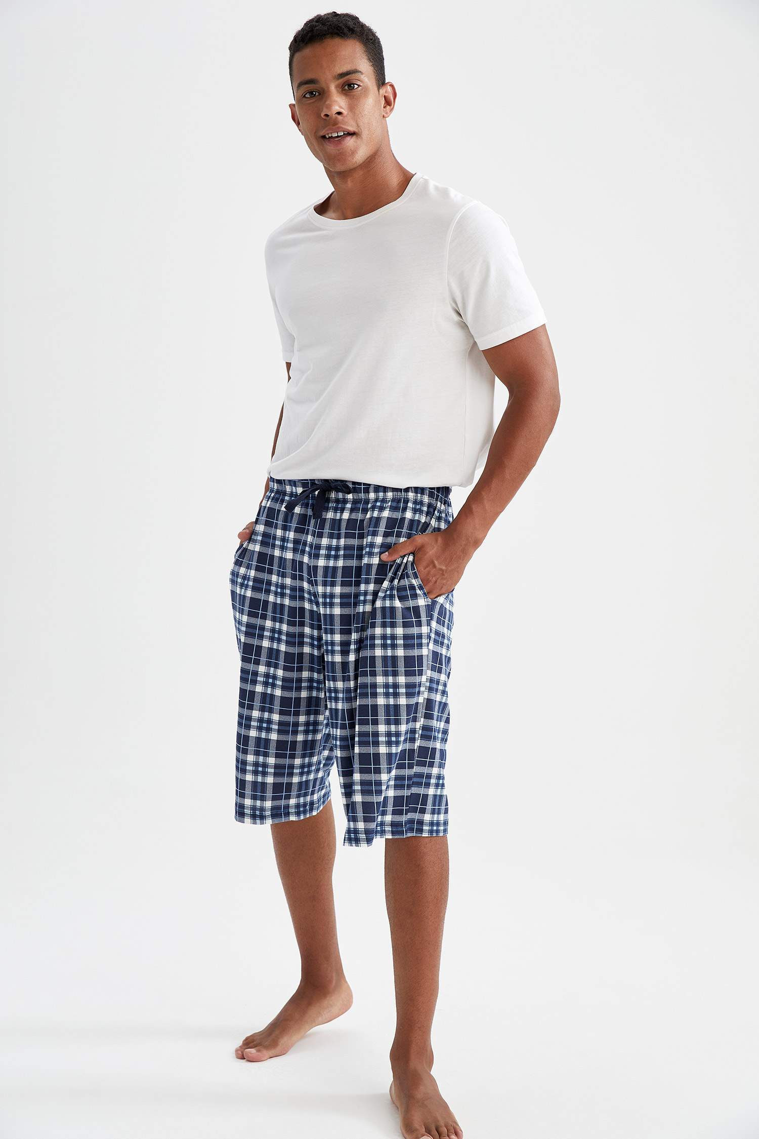 Regular Fit Kare Desenli Şort