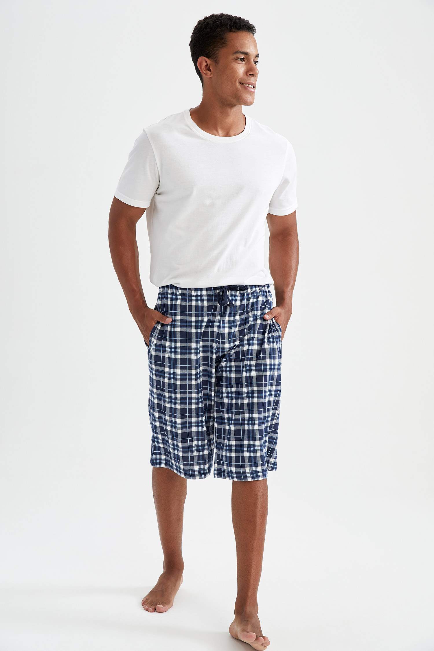 Regular Fit Kare Desenli Şort
