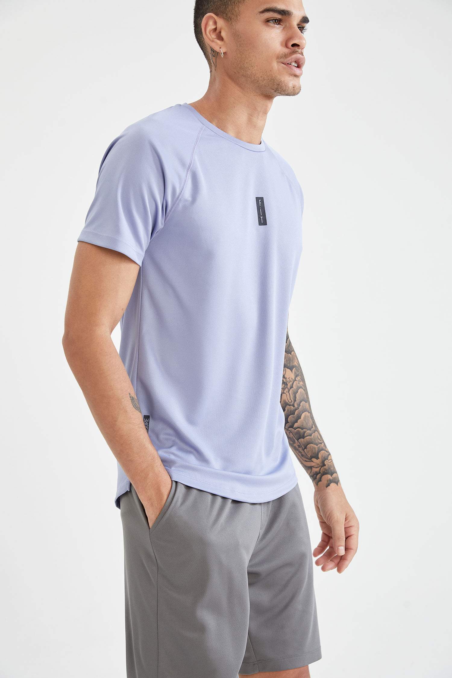 Slim Fit Bisiklet Yaka Kamuflaj Desenli Kısa Kollu Teknik Kumaşlı Spor Tişört