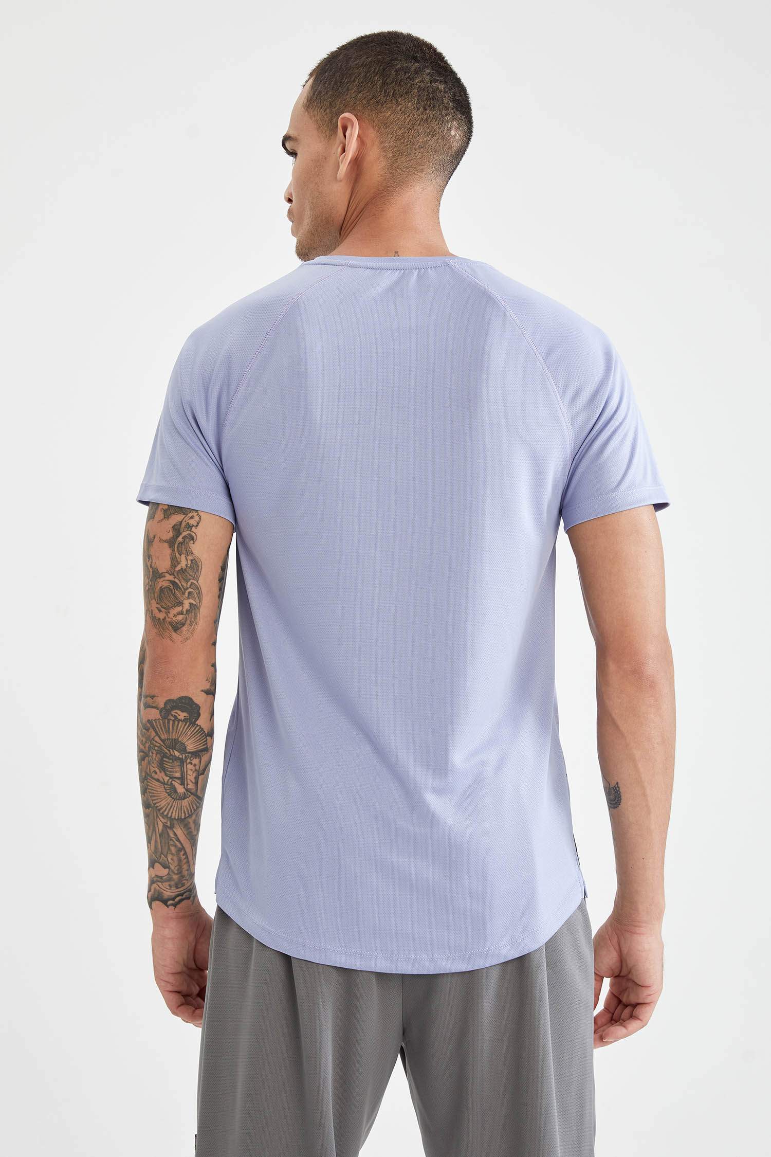 Slim Fit Bisiklet Yaka Kamuflaj Desenli Kısa Kollu Teknik Kumaşlı Spor Tişört